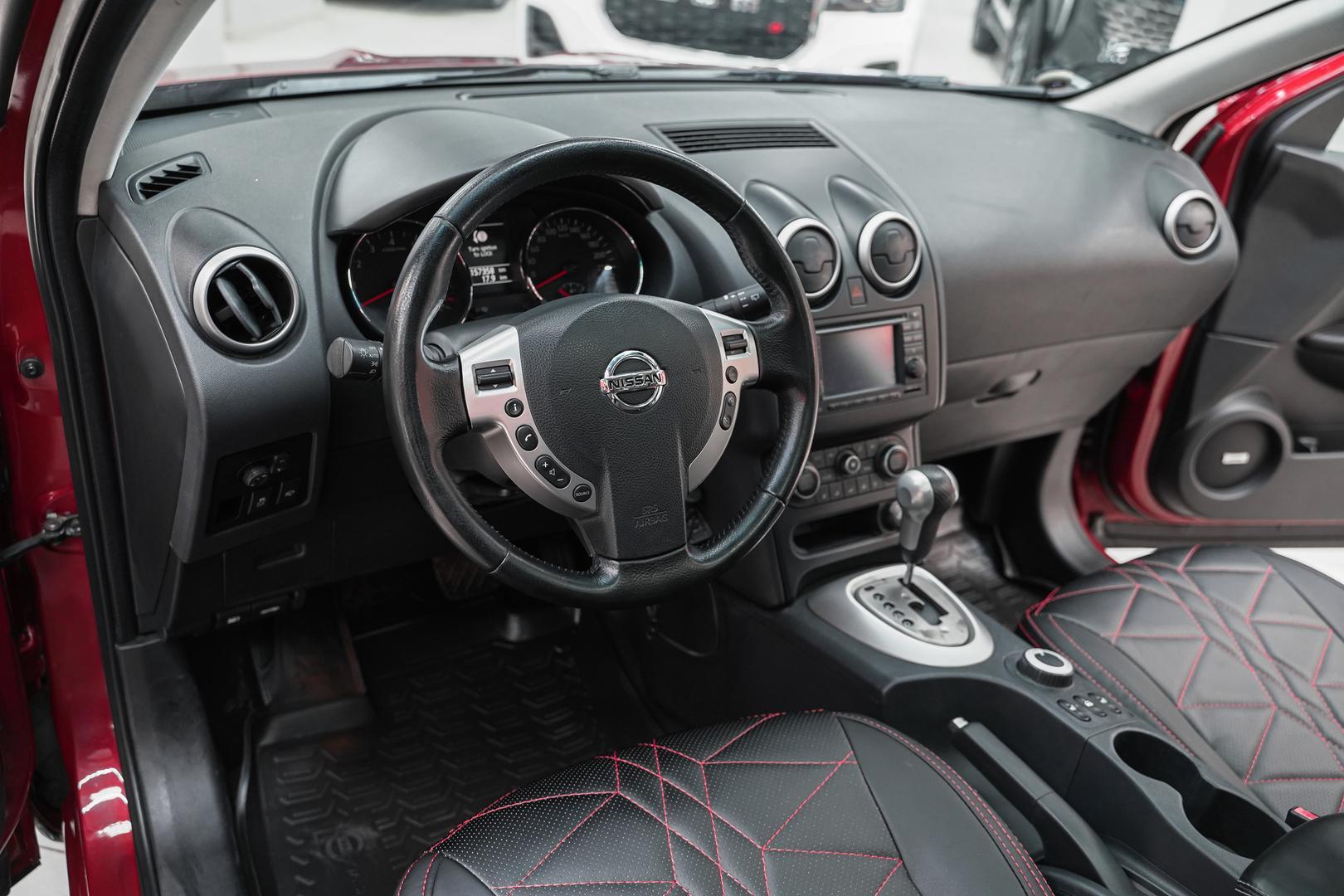 Nissan Qashqai 2010, красный, ДЦ Орехово