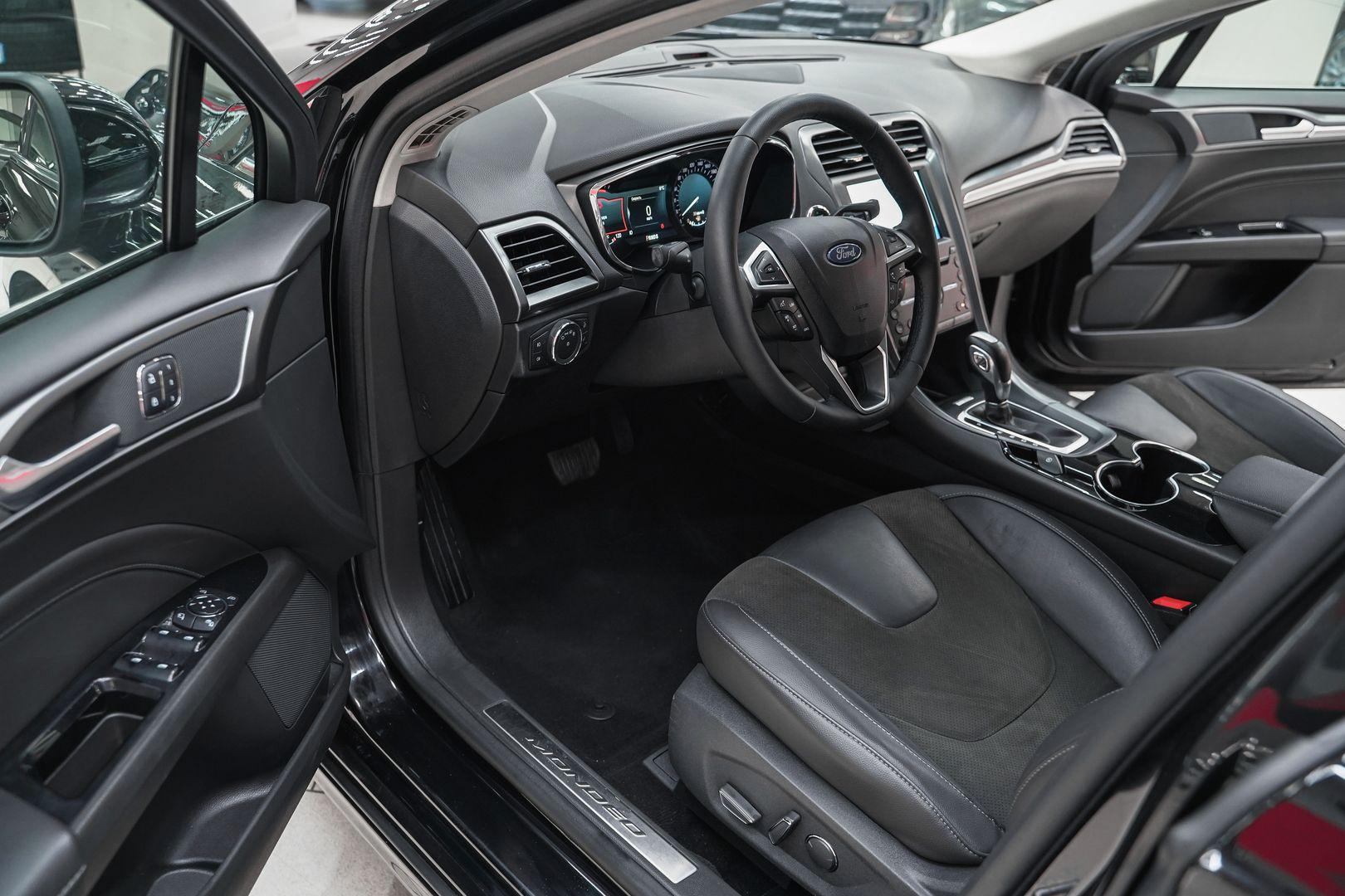 Ford Mondeo 2016, черный, ДЦ Орехово