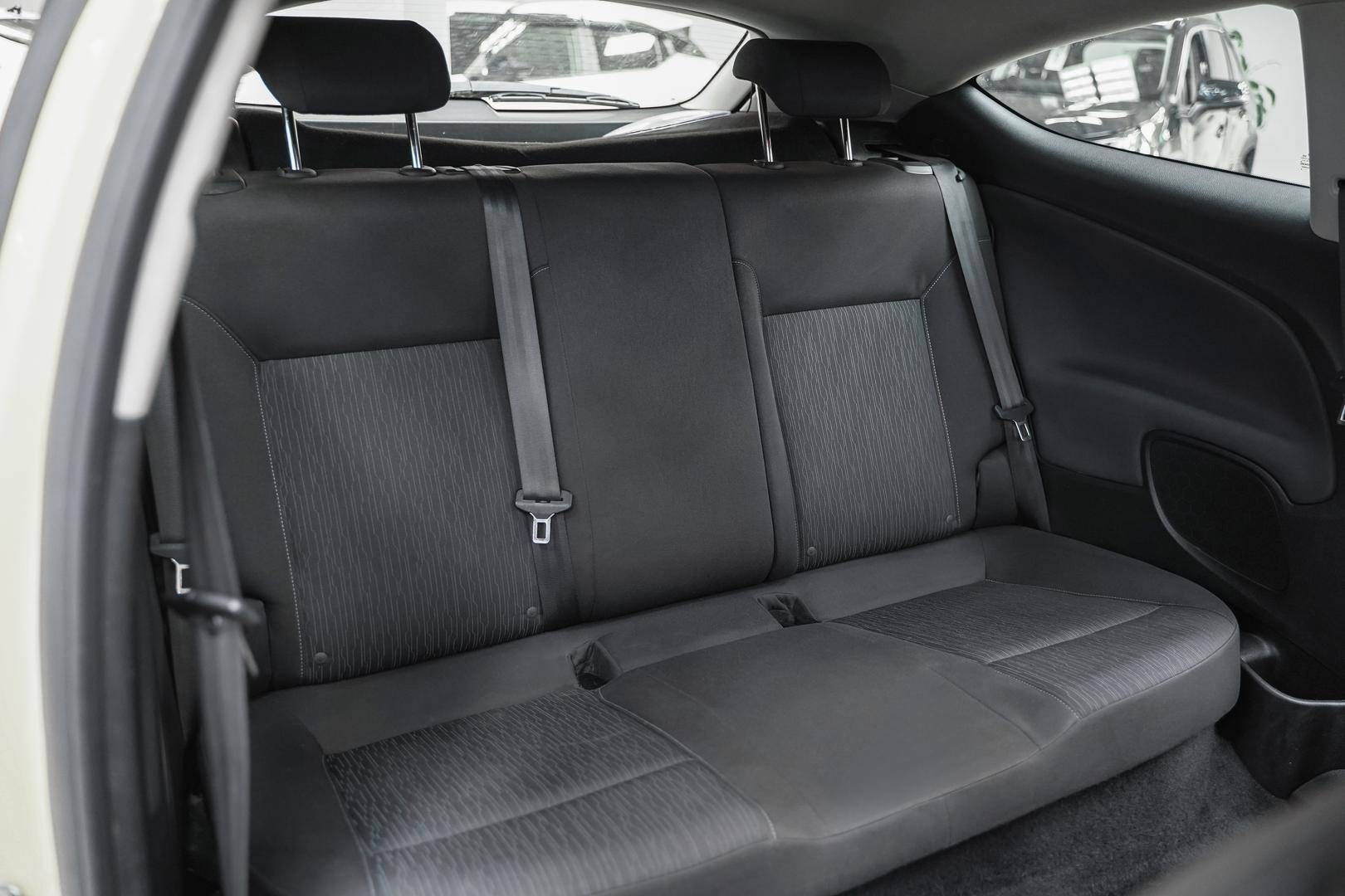 Opel Astra 2014, желтый, ДЦ Орехово