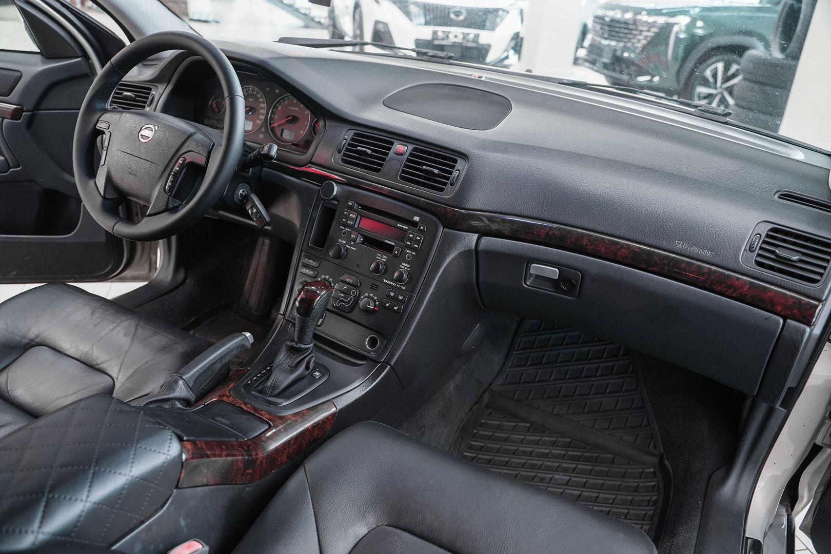 Volvo S80 2003, золотой, ДЦ Орехово