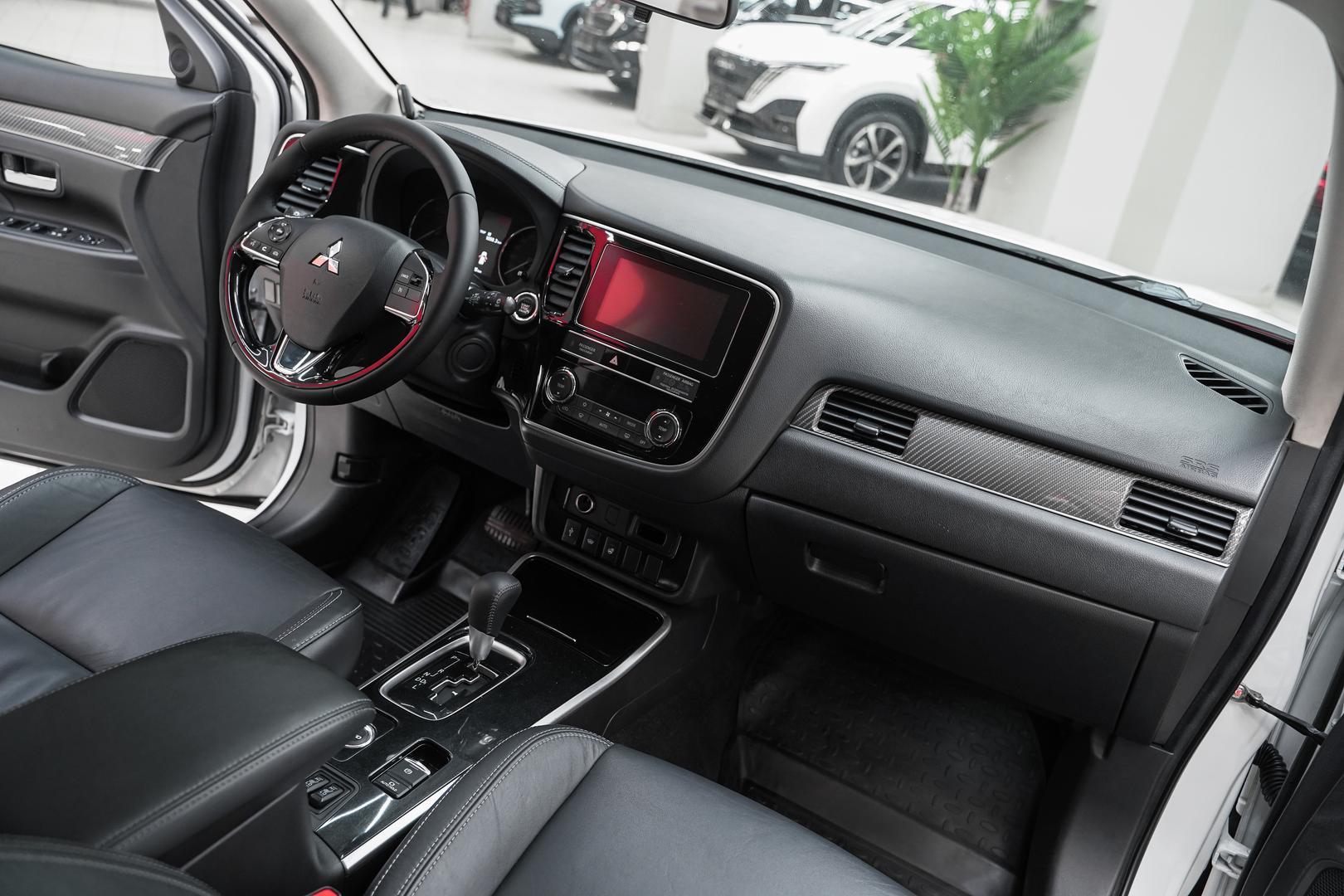 Mitsubishi Outlander 2019, белый, ДЦ Орехово