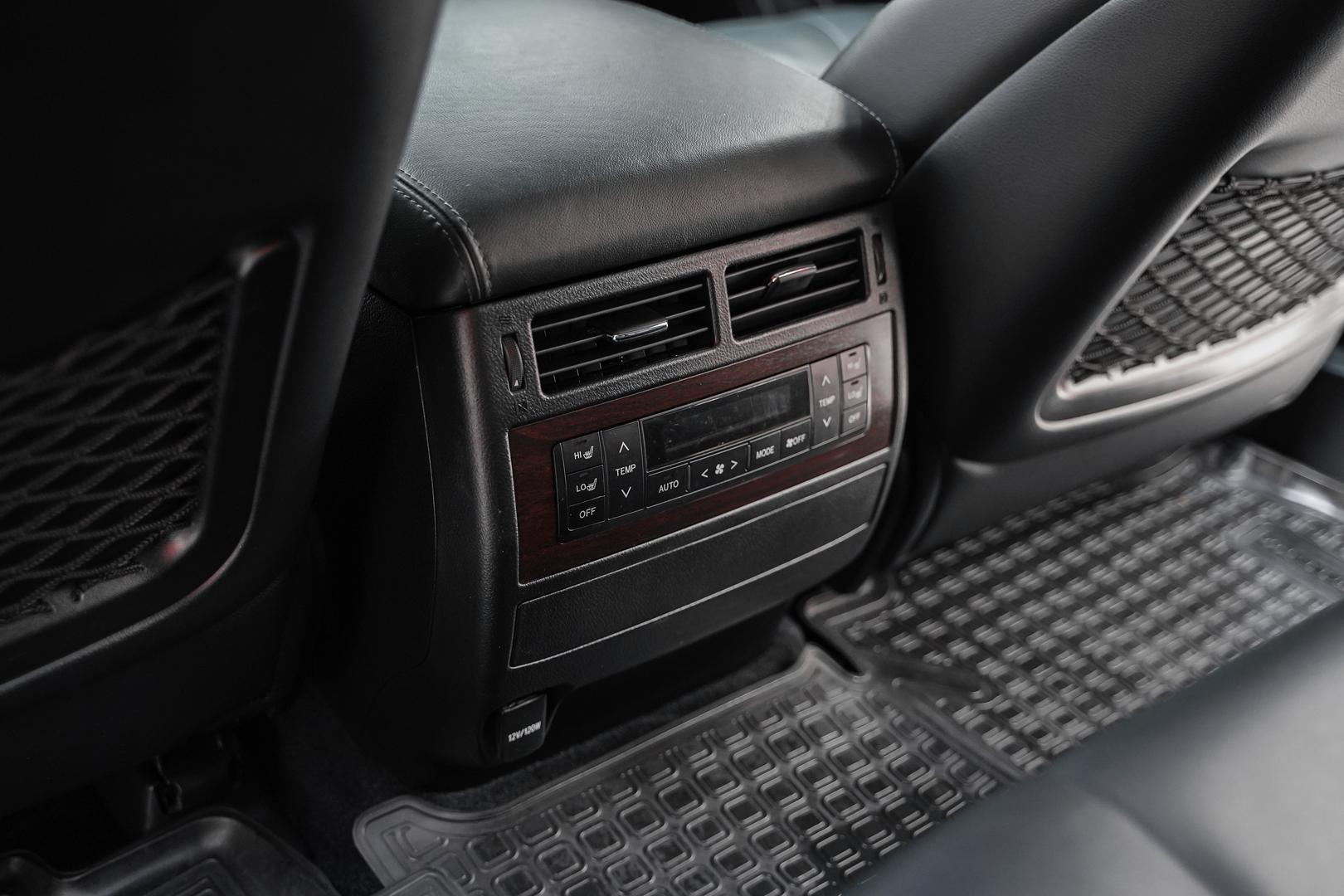 Toyota Land Cruiser 2018, белый, ДЦ Орехово