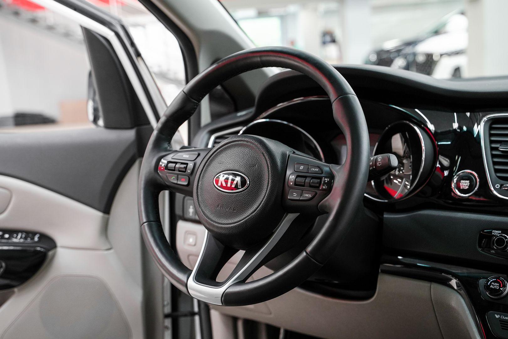 Kia Carnival 2017, белый, ДЦ Орехово