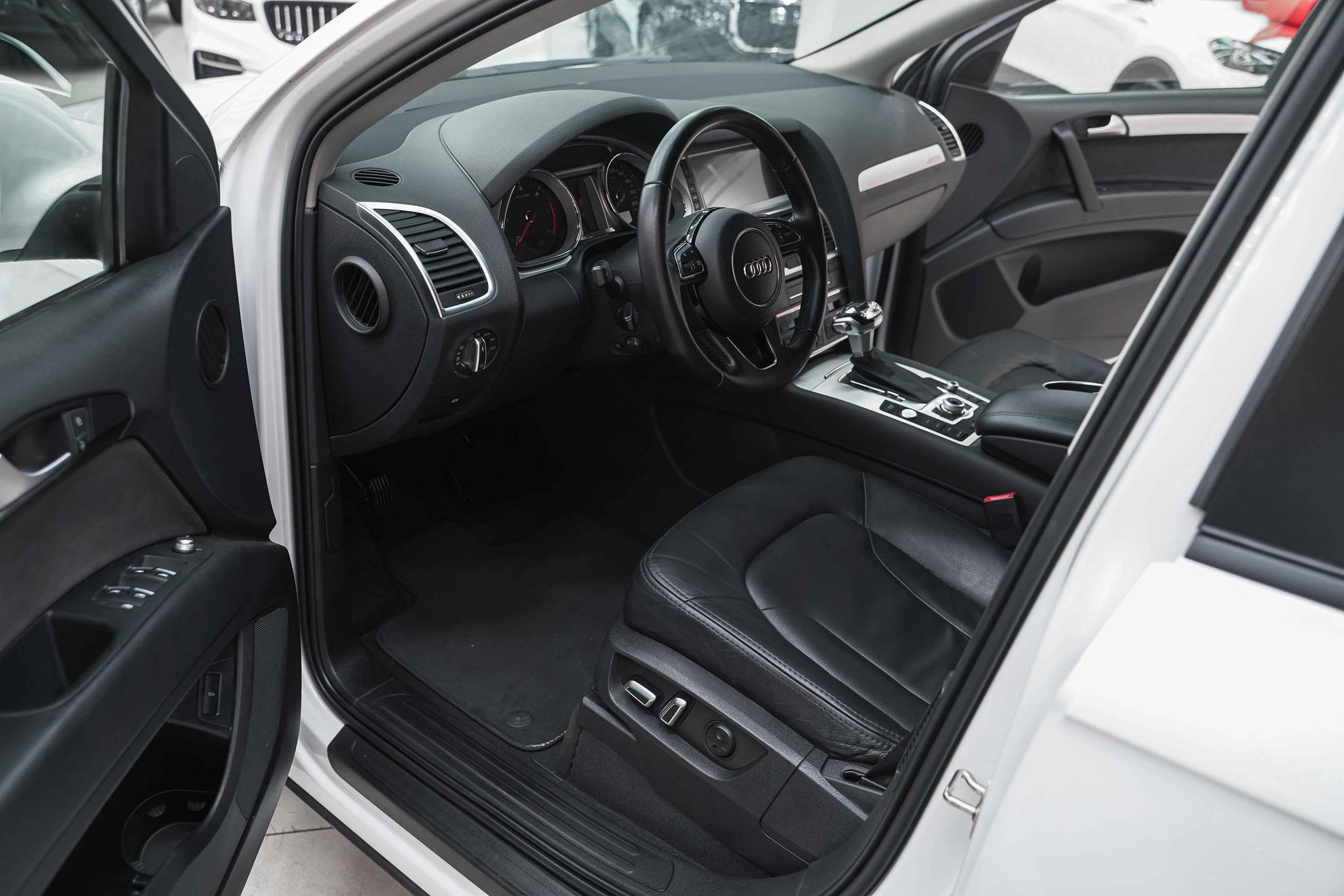 Audi Q7 2015, белый, ДЦ Орехово
