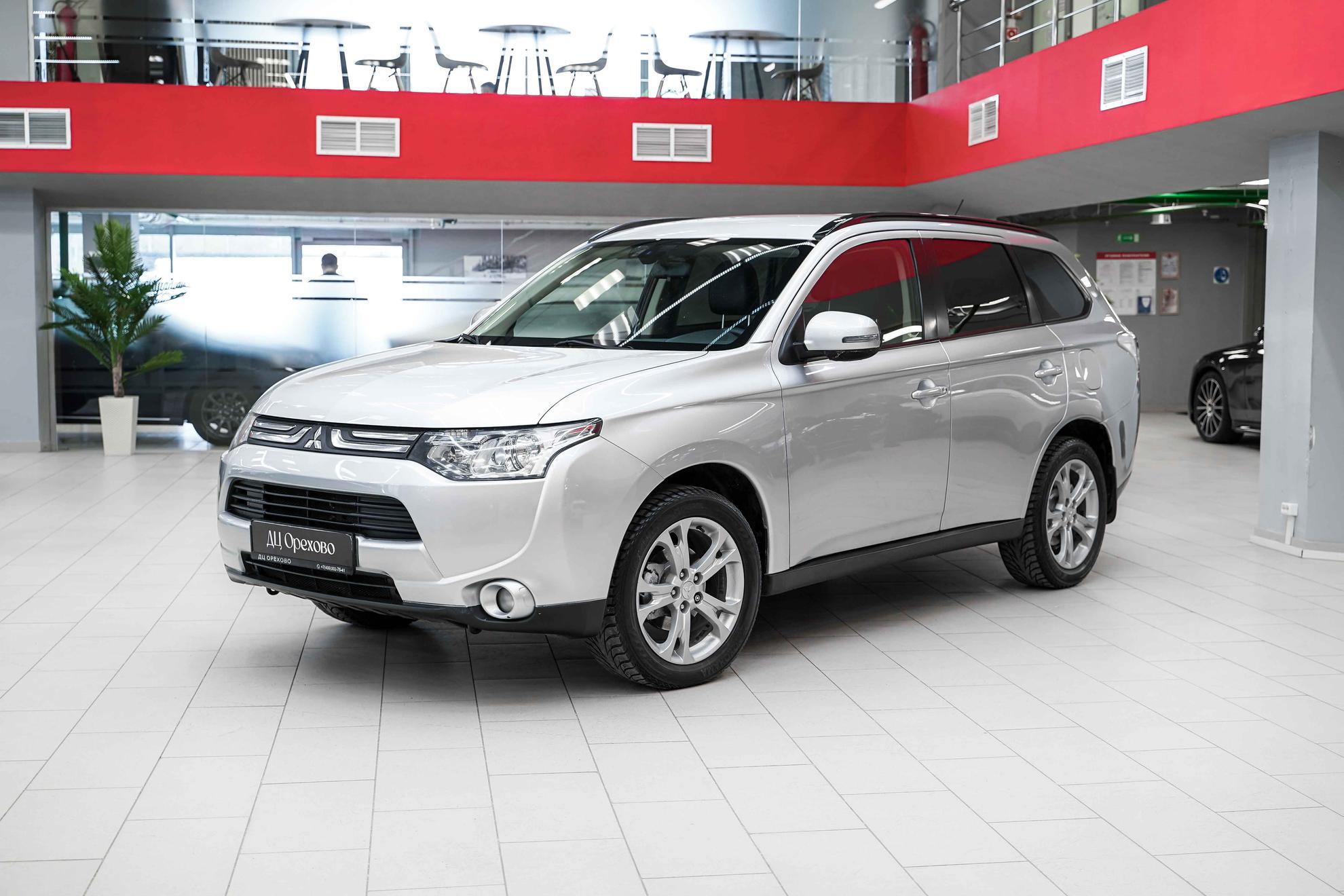 Mitsubishi Outlander 2013, серебряный, ДЦ Орехово
