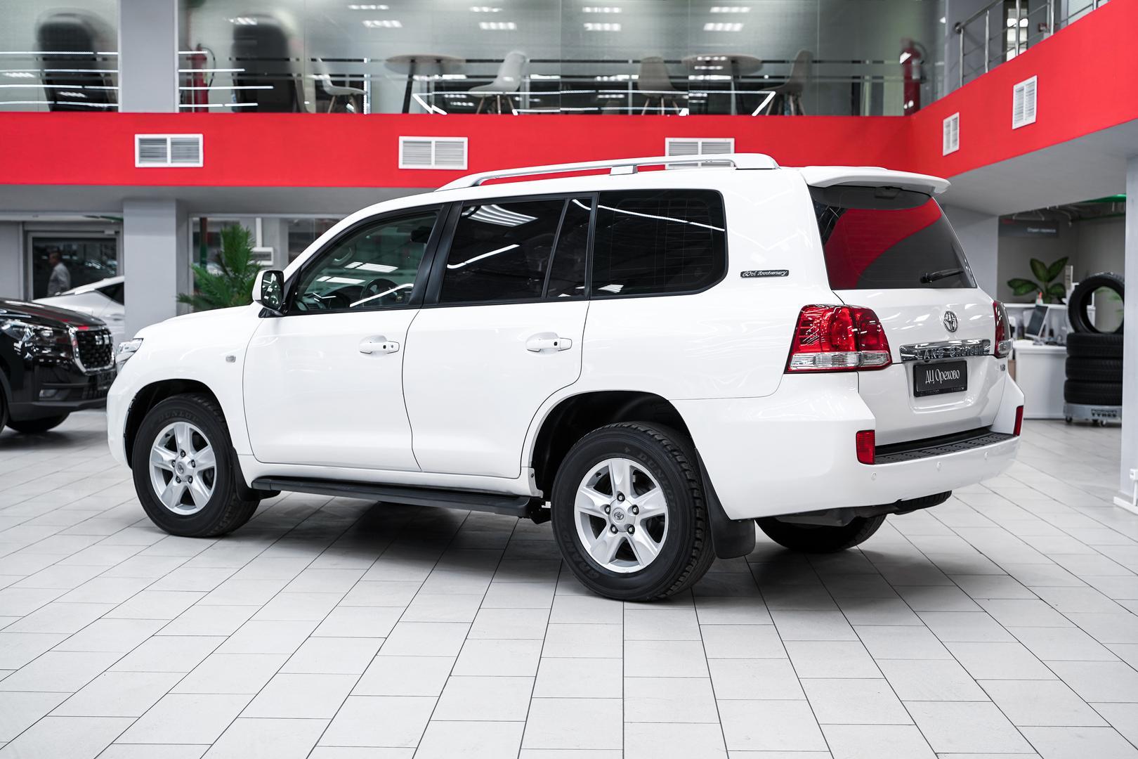 Toyota Land Cruiser 2011, белый, ДЦ Орехово