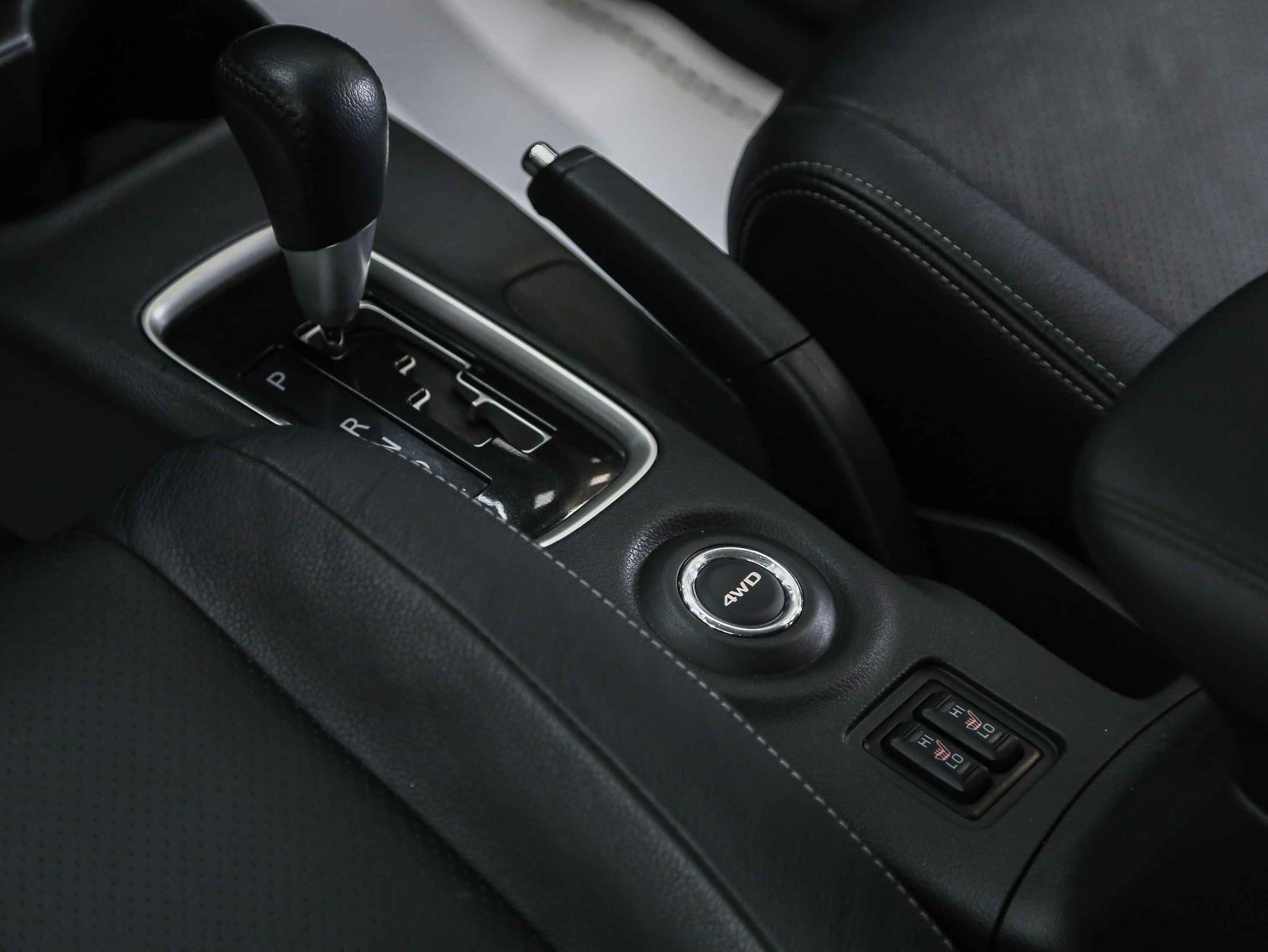 Mitsubishi Outlander 2012, белый, ДЦ Орехово
