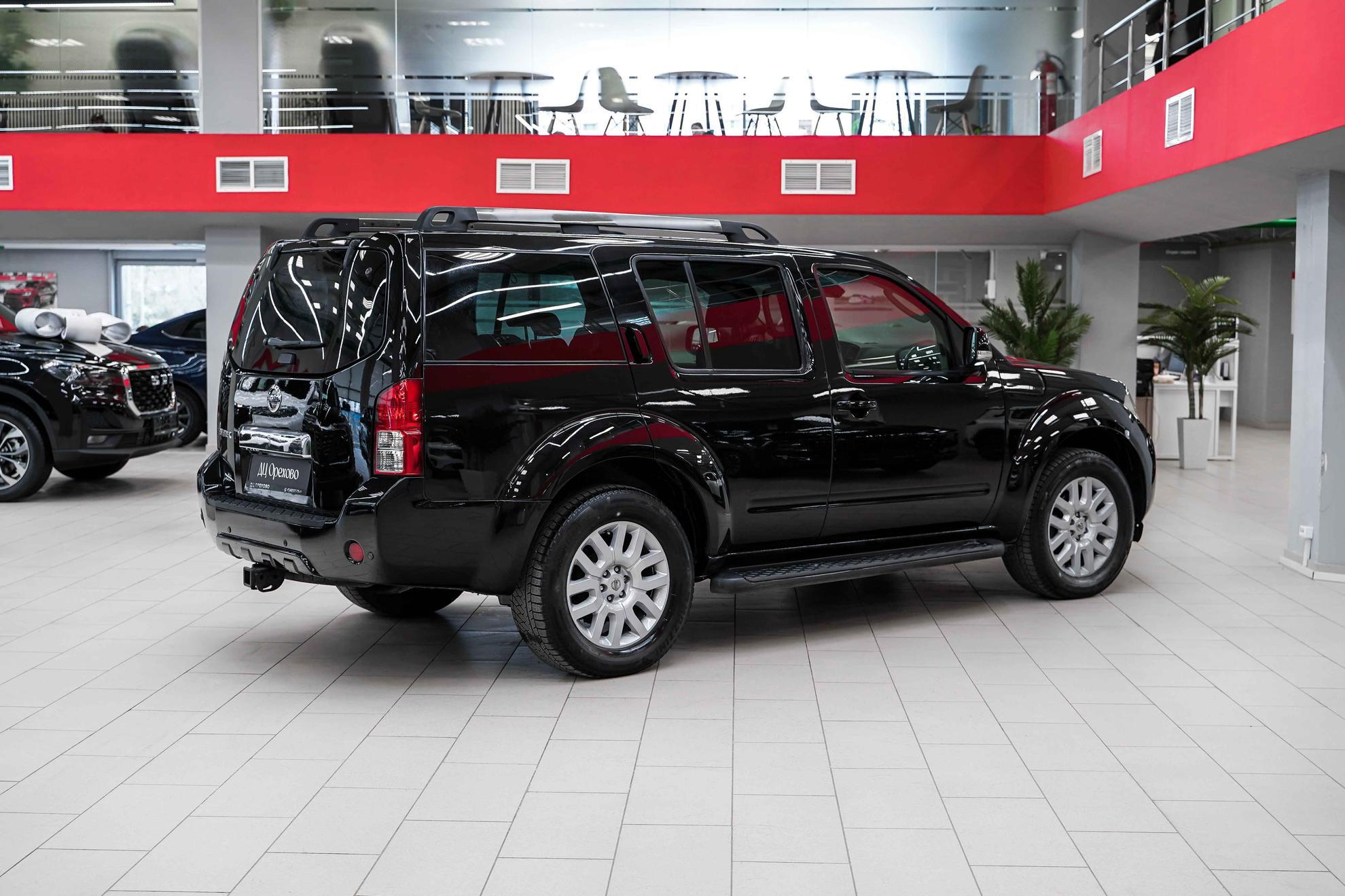 Nissan Pathfinder 2010, черный, ДЦ Орехово