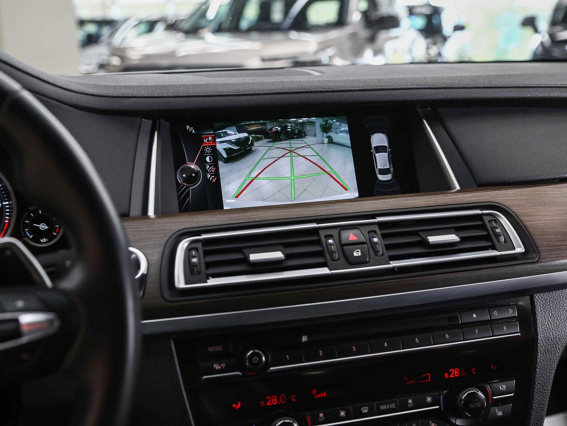 BMW 7 серии 2014, белый, ДЦ Орехово