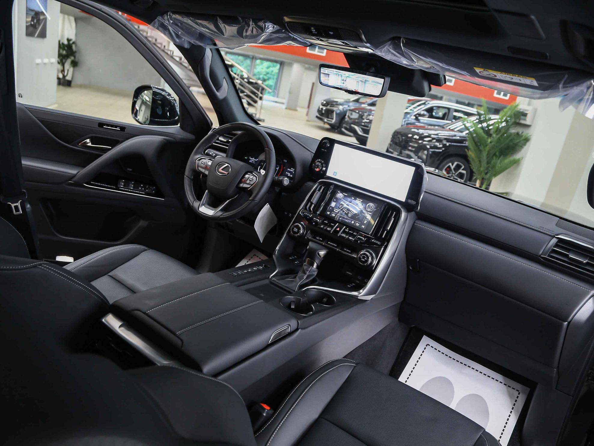 Lexus LX 2026, черный, ДЦ Орехово