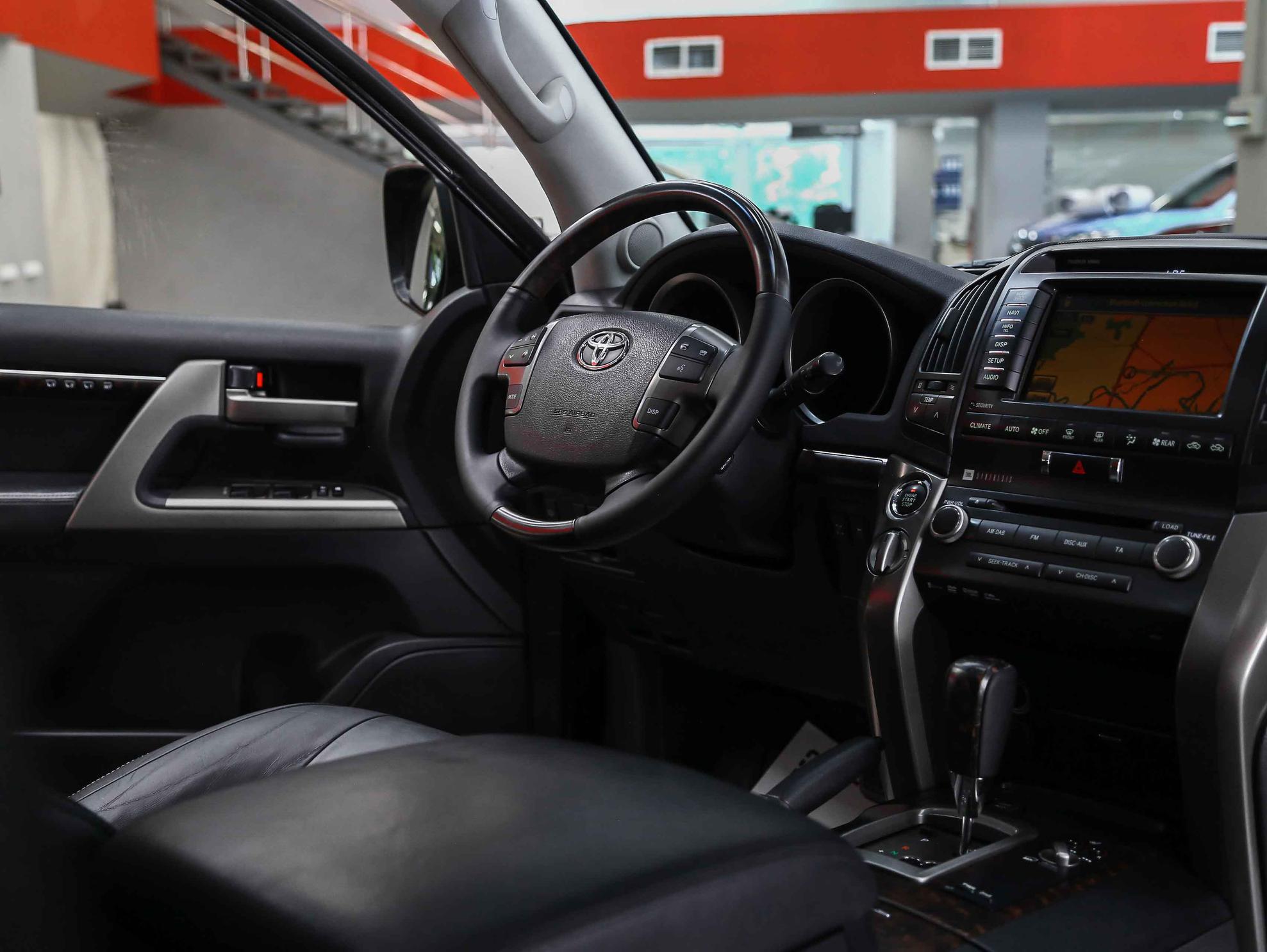 Toyota Land Cruiser 2011, черный, ДЦ Орехово