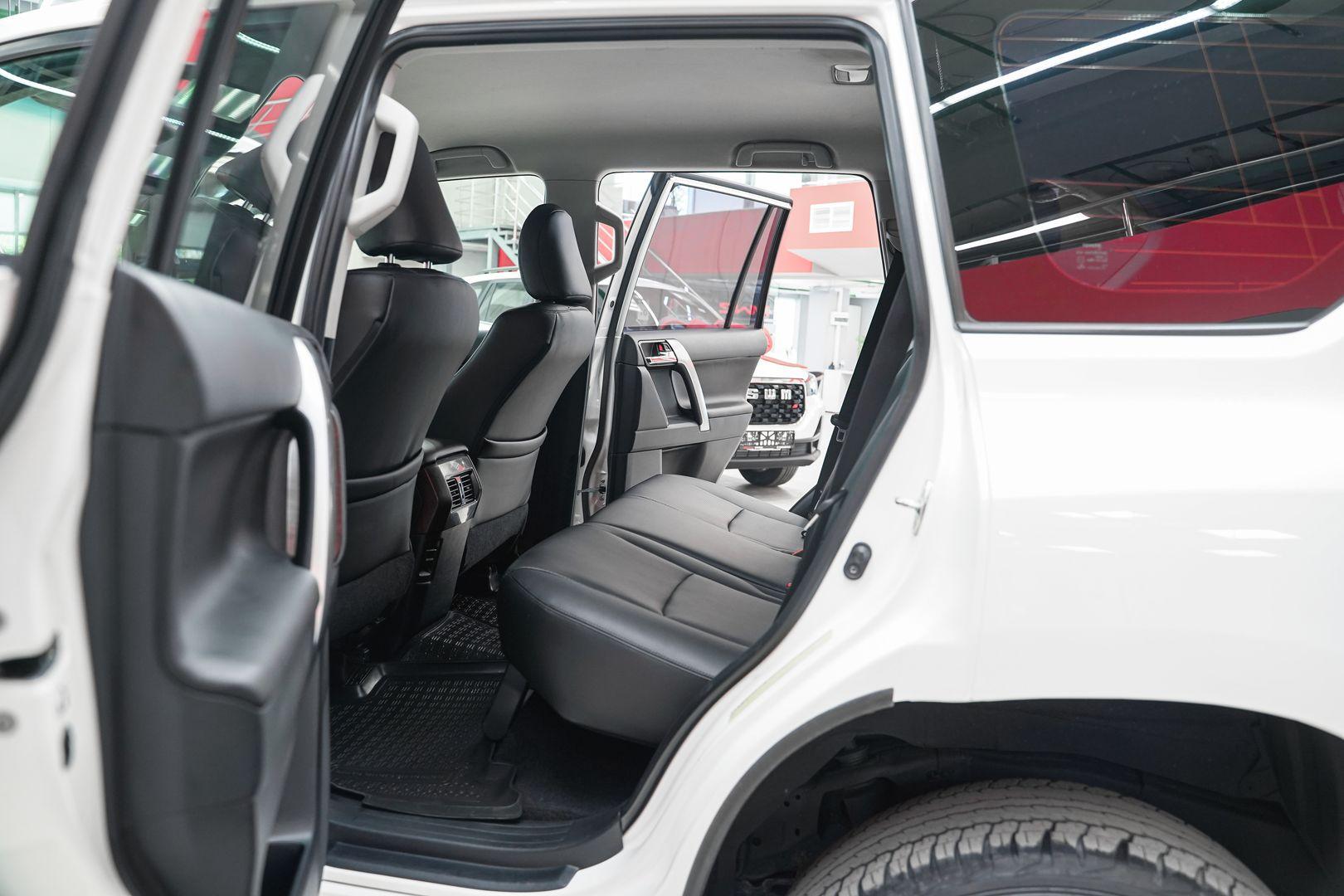 Toyota Land Cruiser Prado 2015, белый, ДЦ Орехово
