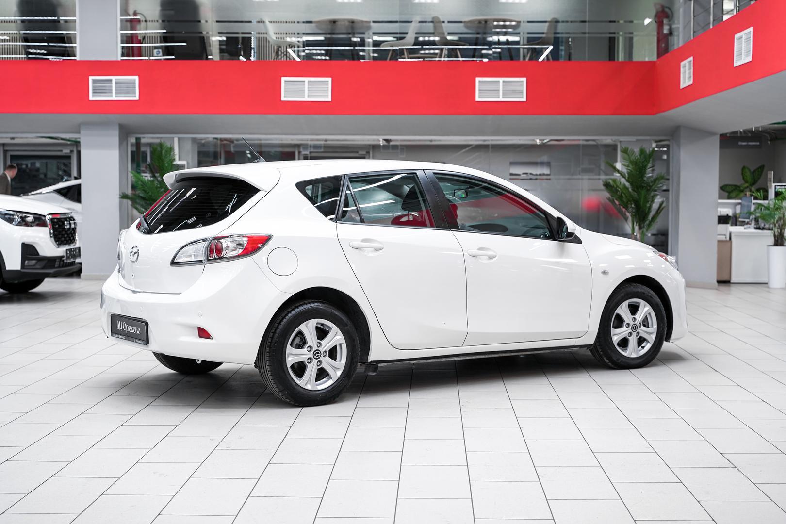 Mazda 3 2013, белый, ДЦ Орехово