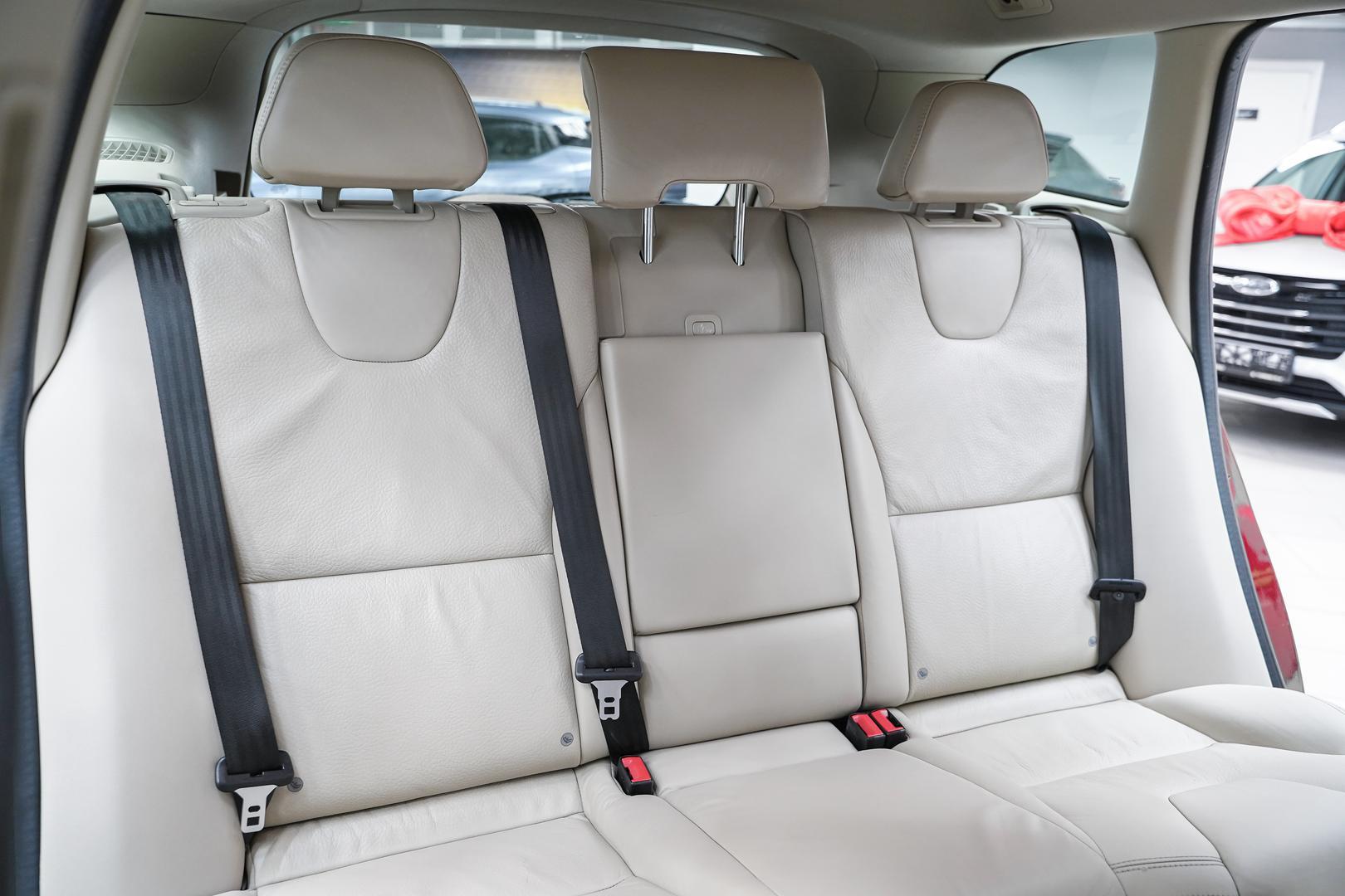 Volvo XC60 2011, красный, ДЦ Орехово