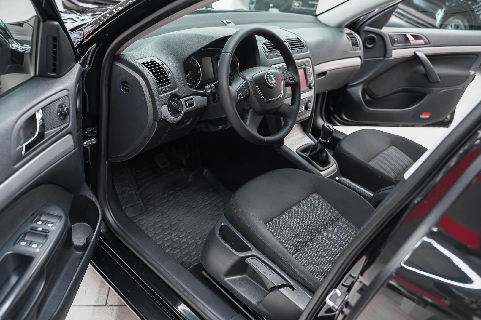 Skoda Octavia 2010, черный, ДЦ Орехово