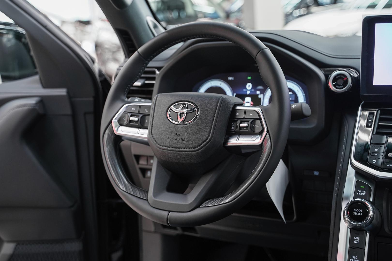 Toyota Land Cruiser 2025, черный, ДЦ Орехово