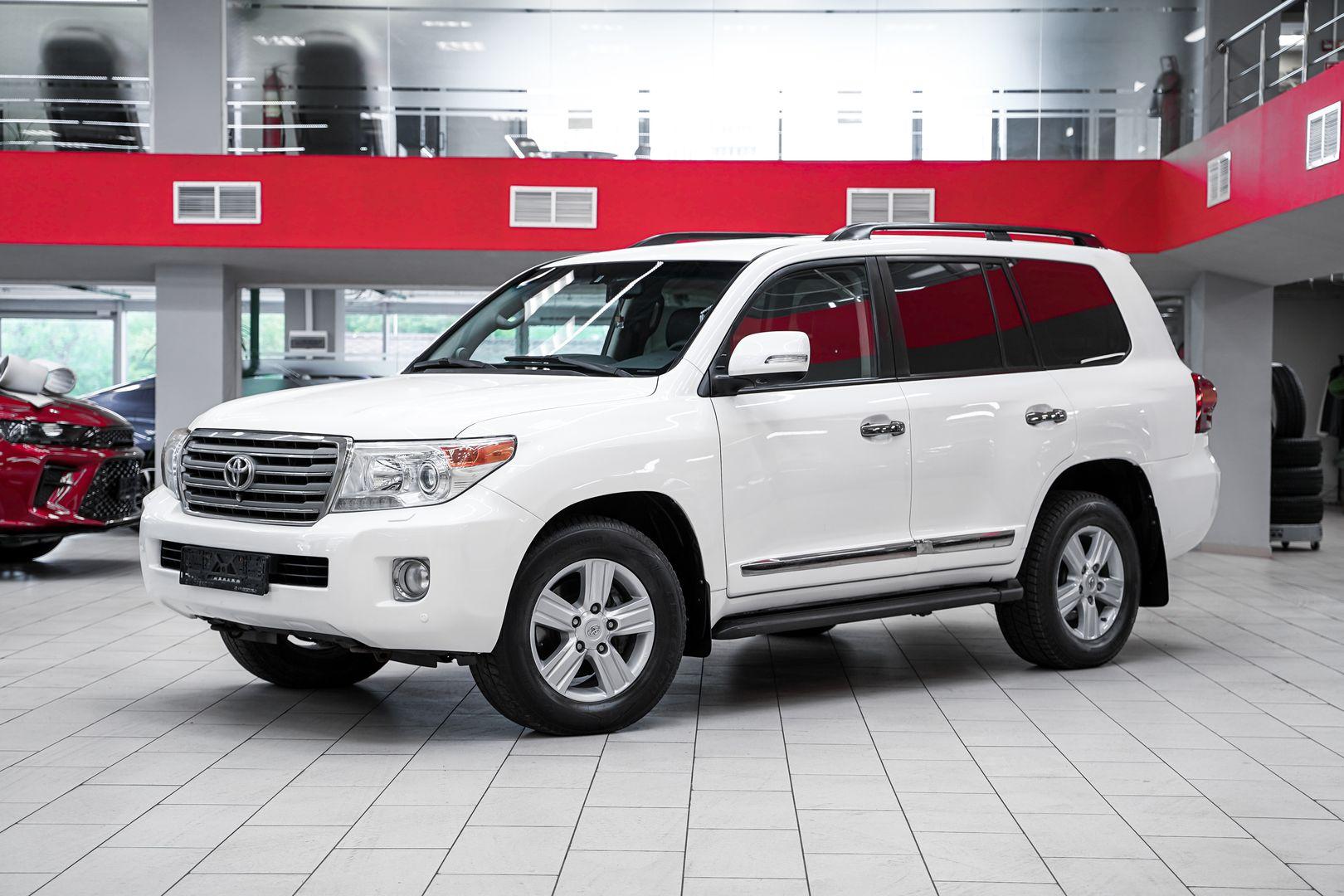 Toyota Land Cruiser 2012, белый, ДЦ Орехово