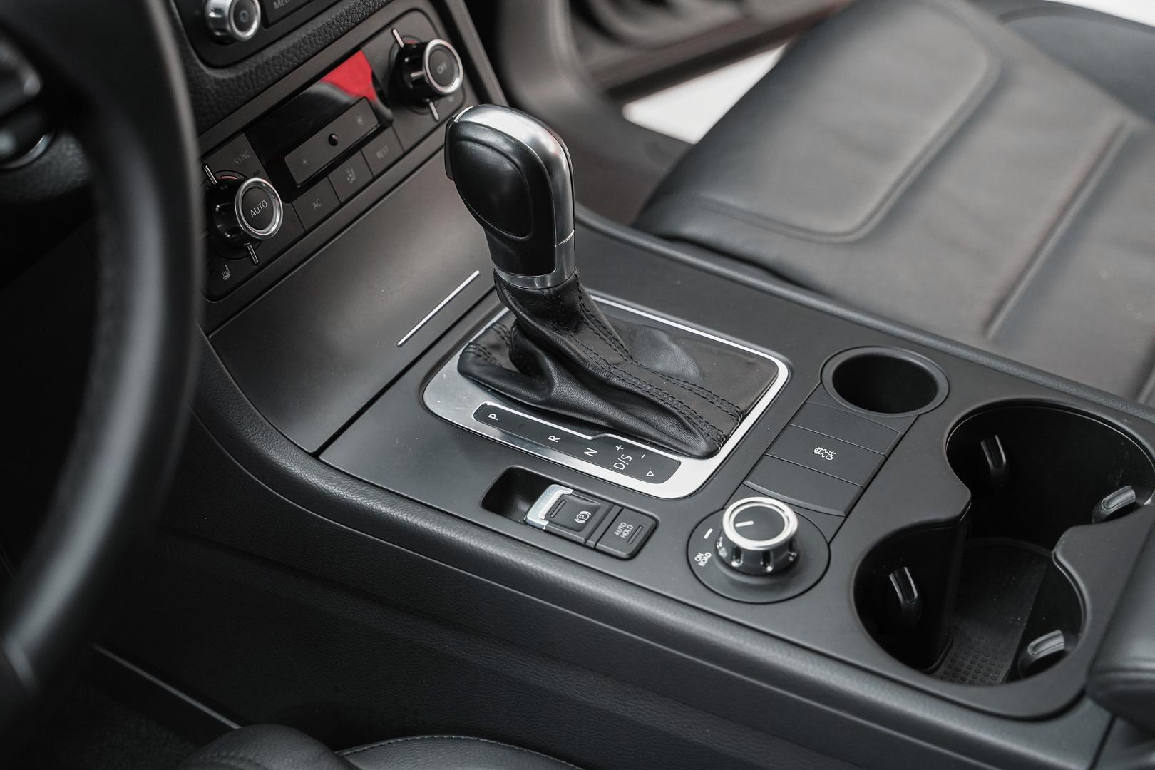 Volkswagen Touareg 2012, черный, ДЦ Орехово