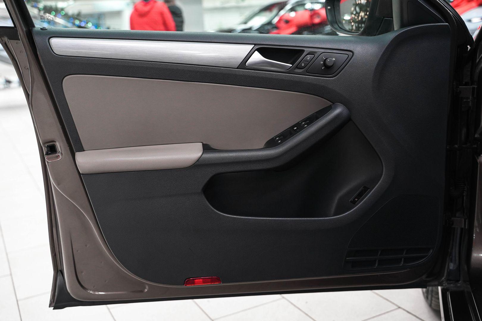 Volkswagen Jetta 2012, коричневый, ДЦ Орехово