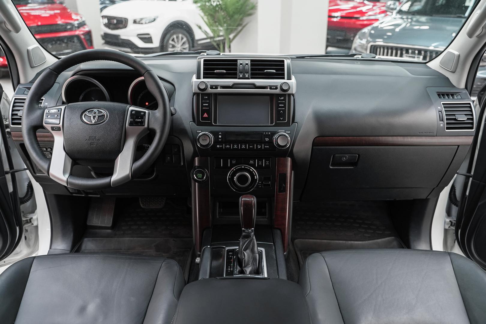 Toyota Land Cruiser Prado 2014, белый, ДЦ Орехово