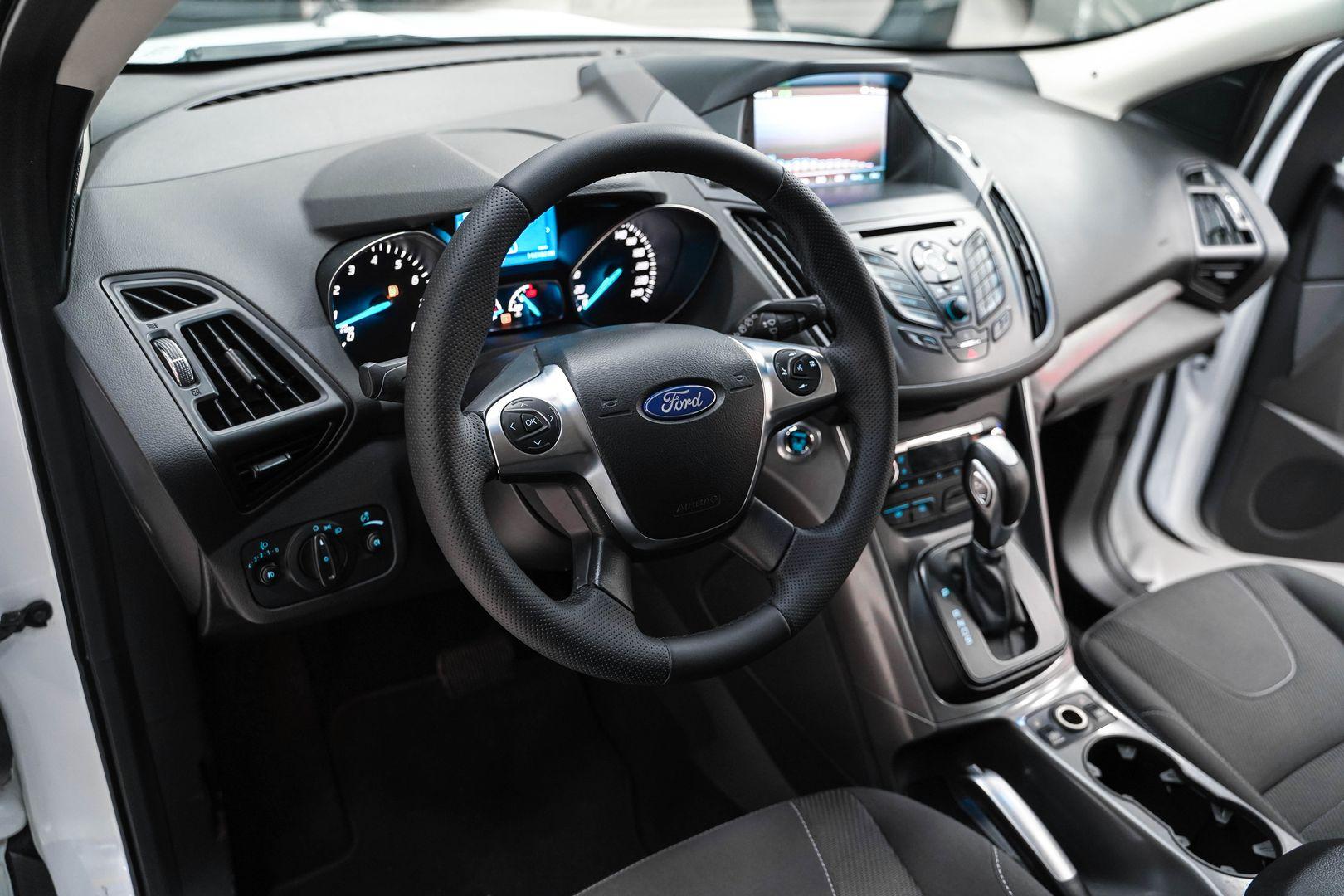 Ford Kuga 2015, белый, ДЦ Орехово
