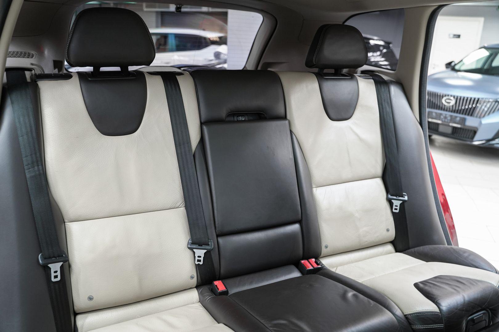 Volvo XC60 2011, красный, ДЦ Орехово