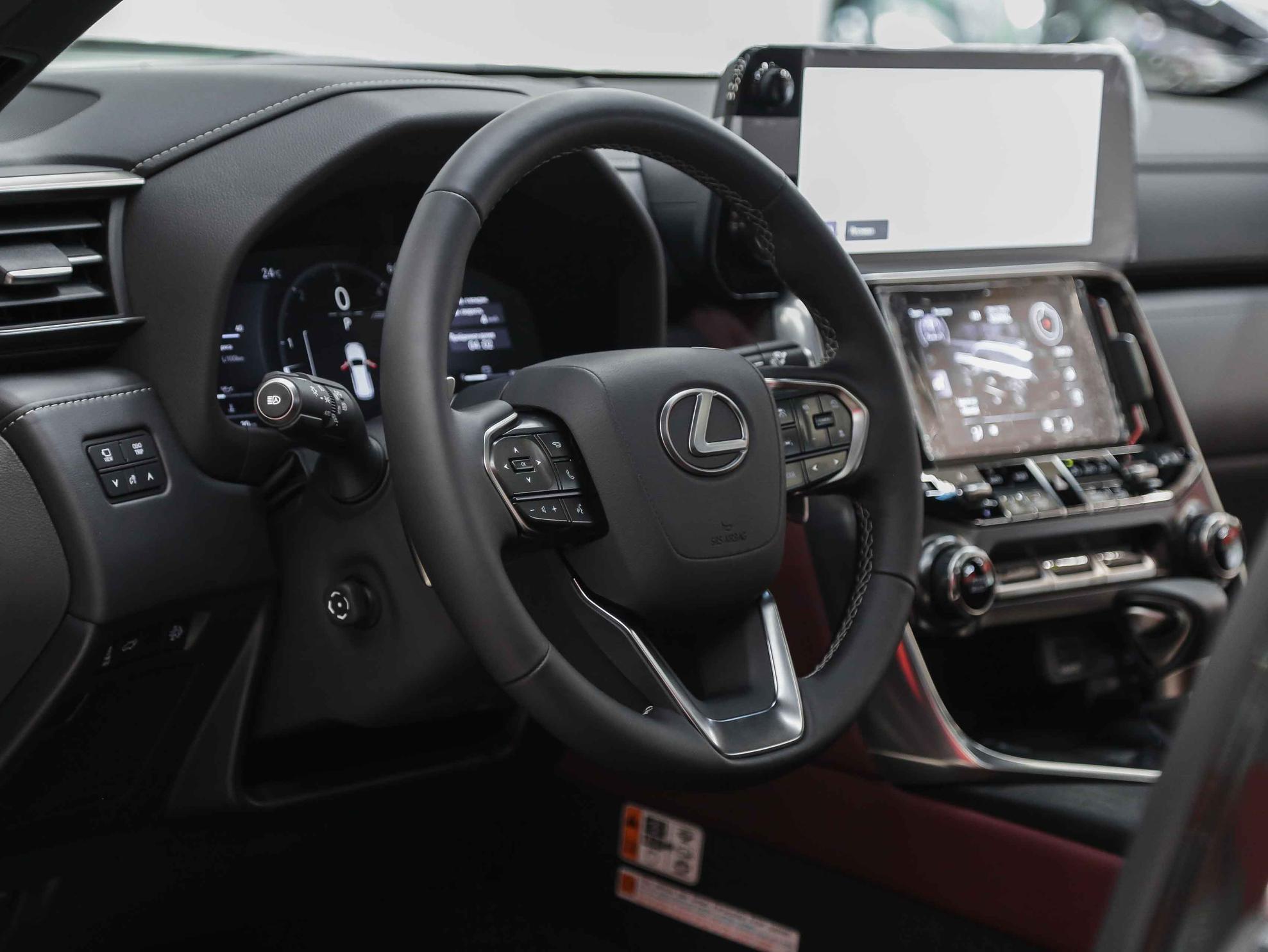 Lexus LX 2026, черный, ДЦ Орехово