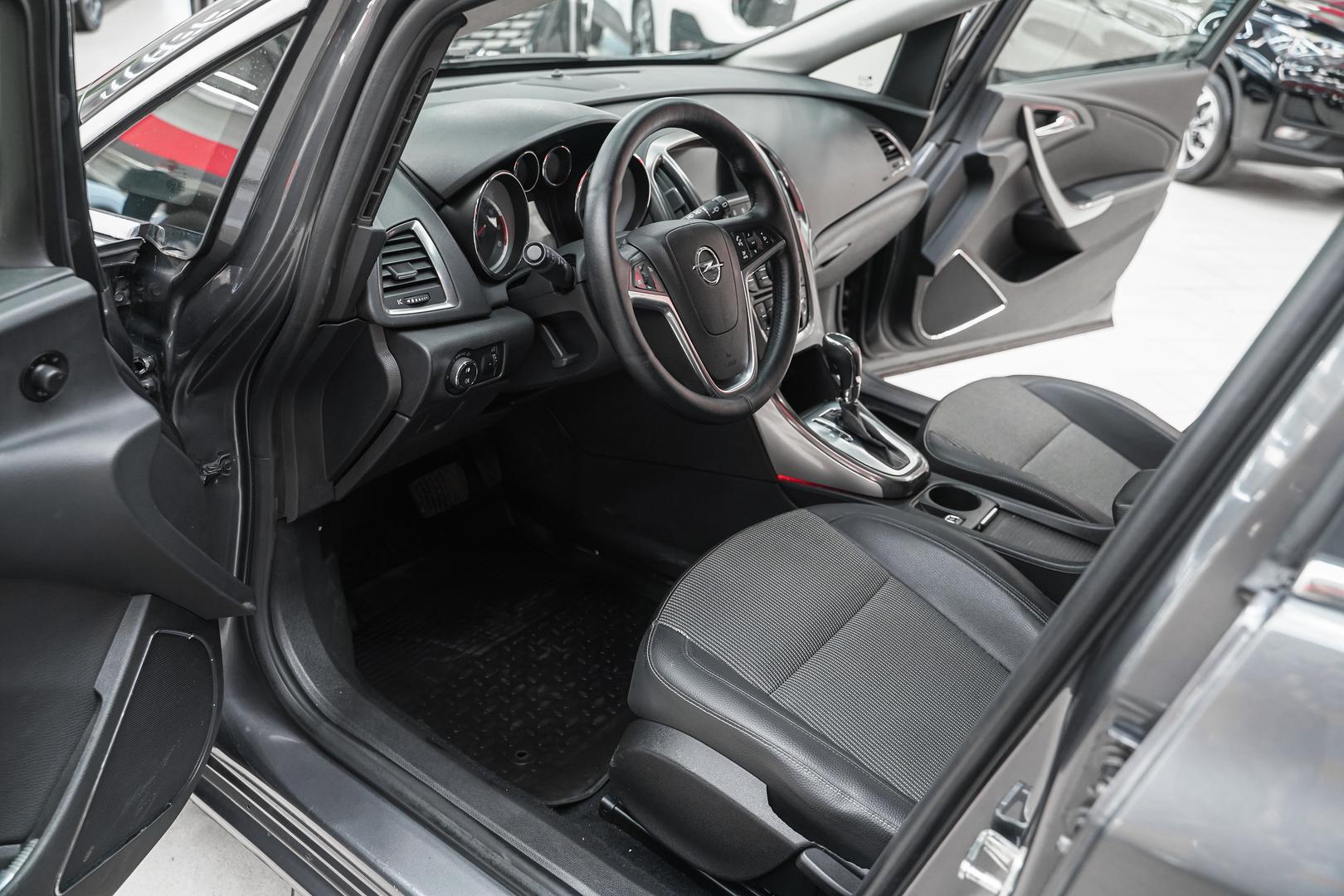 Opel Astra 2011, серый, ДЦ Орехово