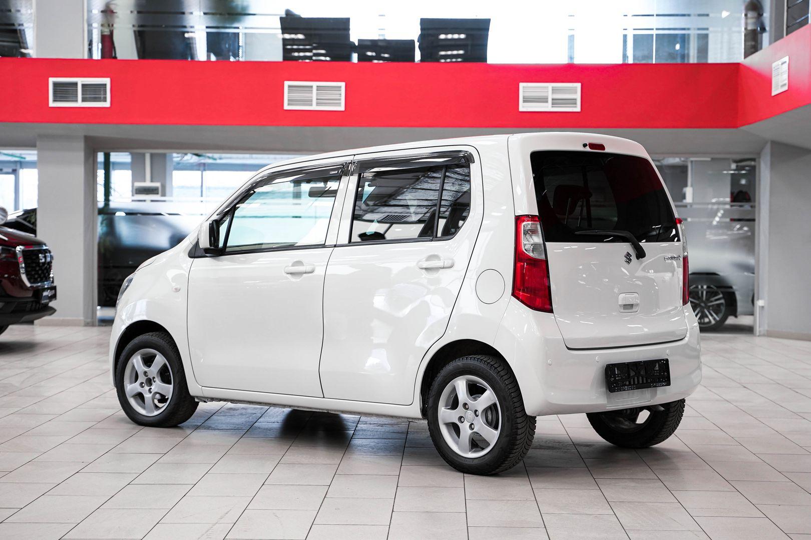 Suzuki Wagon R 2013, белый, ДЦ Орехово