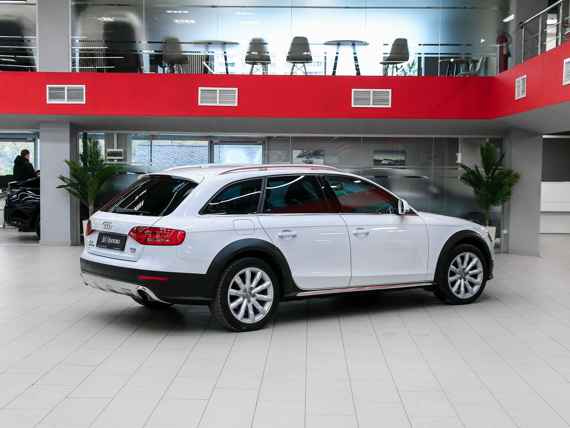 Audi A4 allroad 2011, белый, ДЦ Орехово