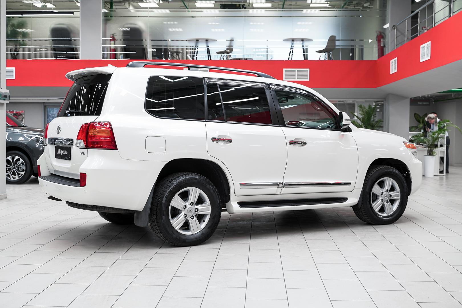 Toyota Land Cruiser 2014, белый, ДЦ Орехово