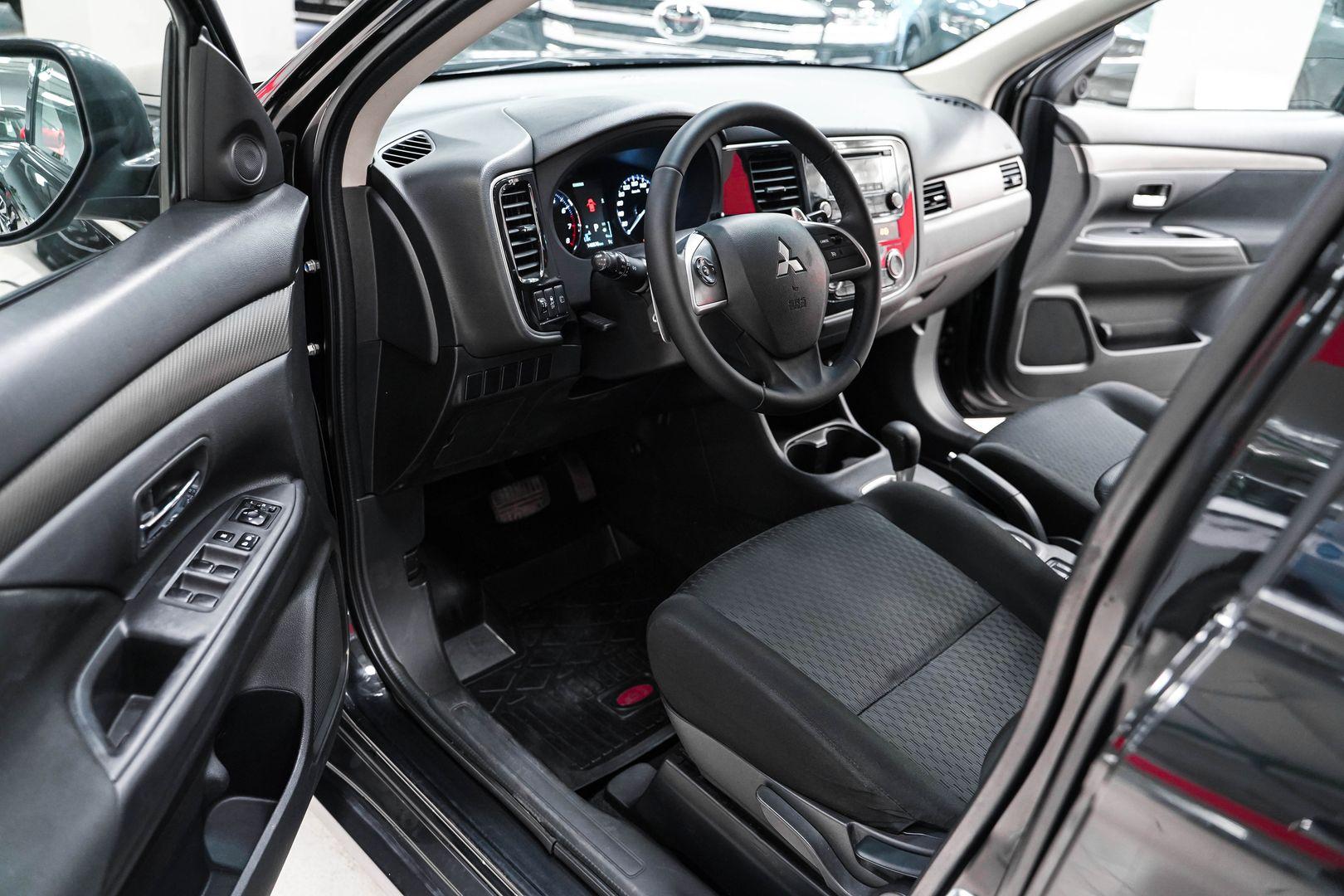Mitsubishi Outlander 2014, черный, ДЦ Орехово