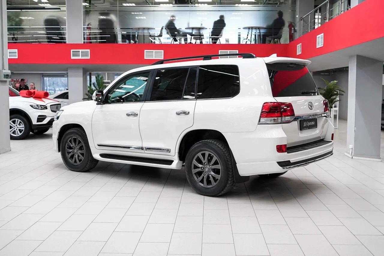 Toyota Land Cruiser 2015, белый, ДЦ Орехово