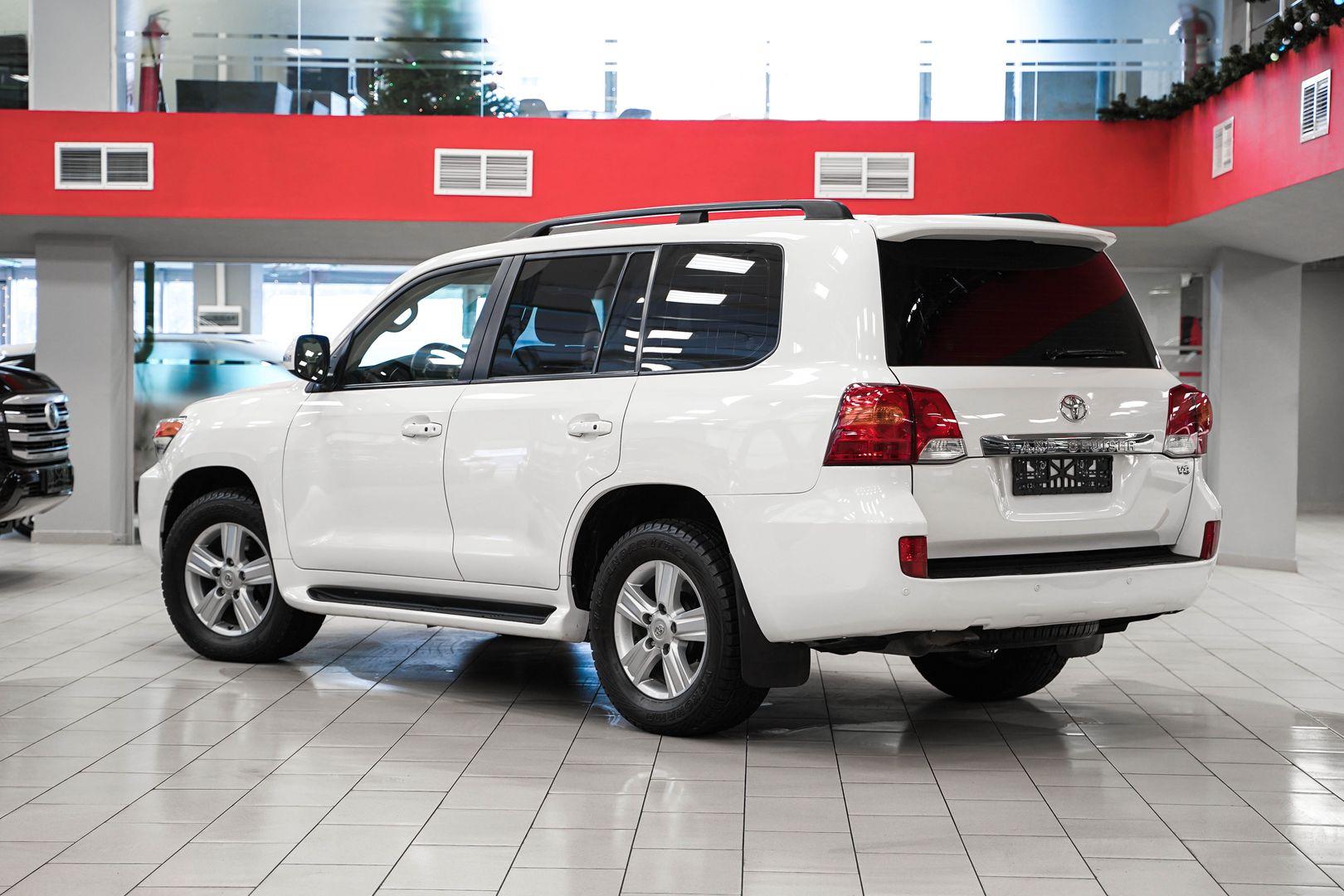 Toyota Land Cruiser 2014, белый, ДЦ Орехово