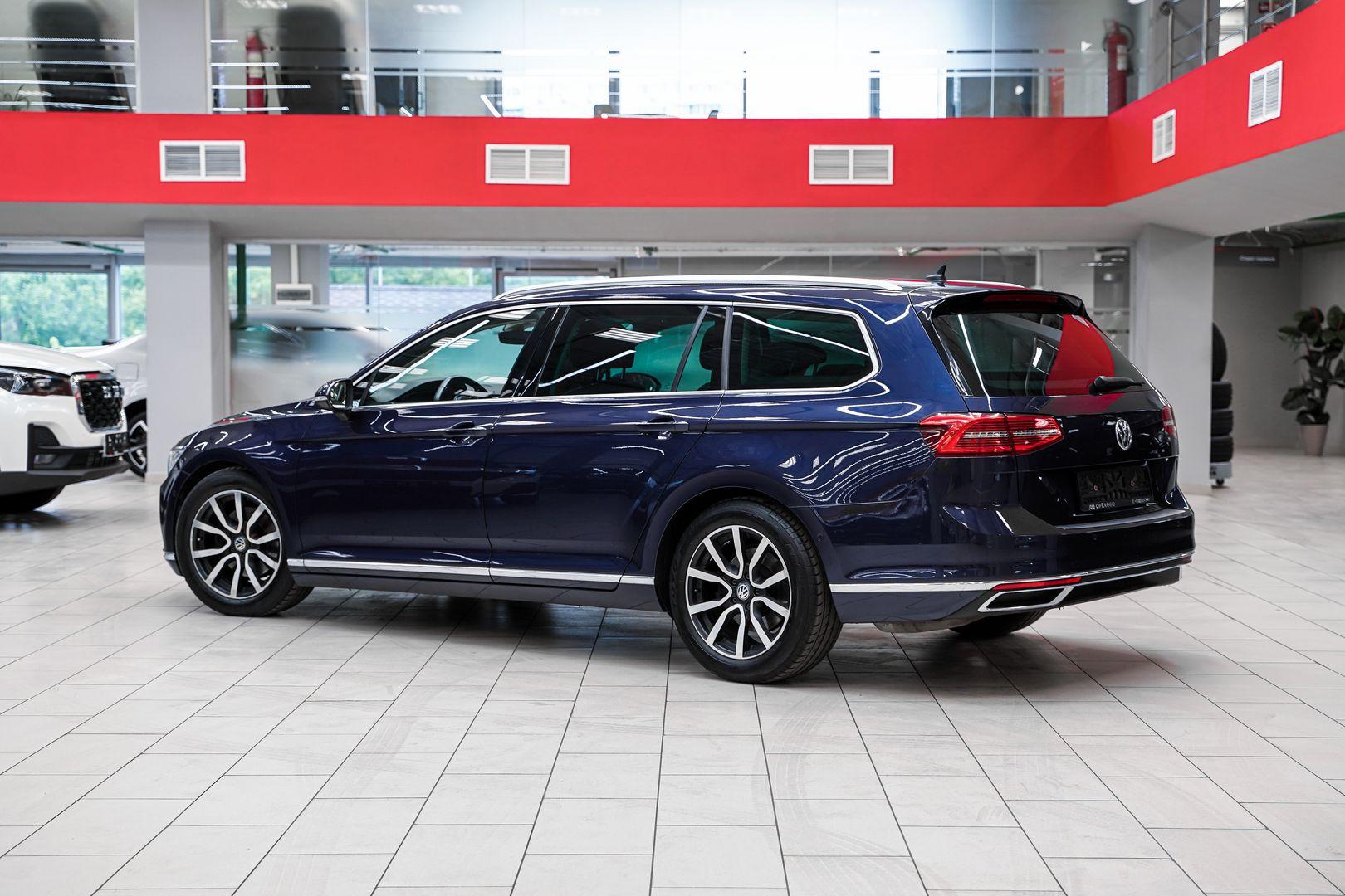 Volkswagen Passat 2018, синий, ДЦ Орехово