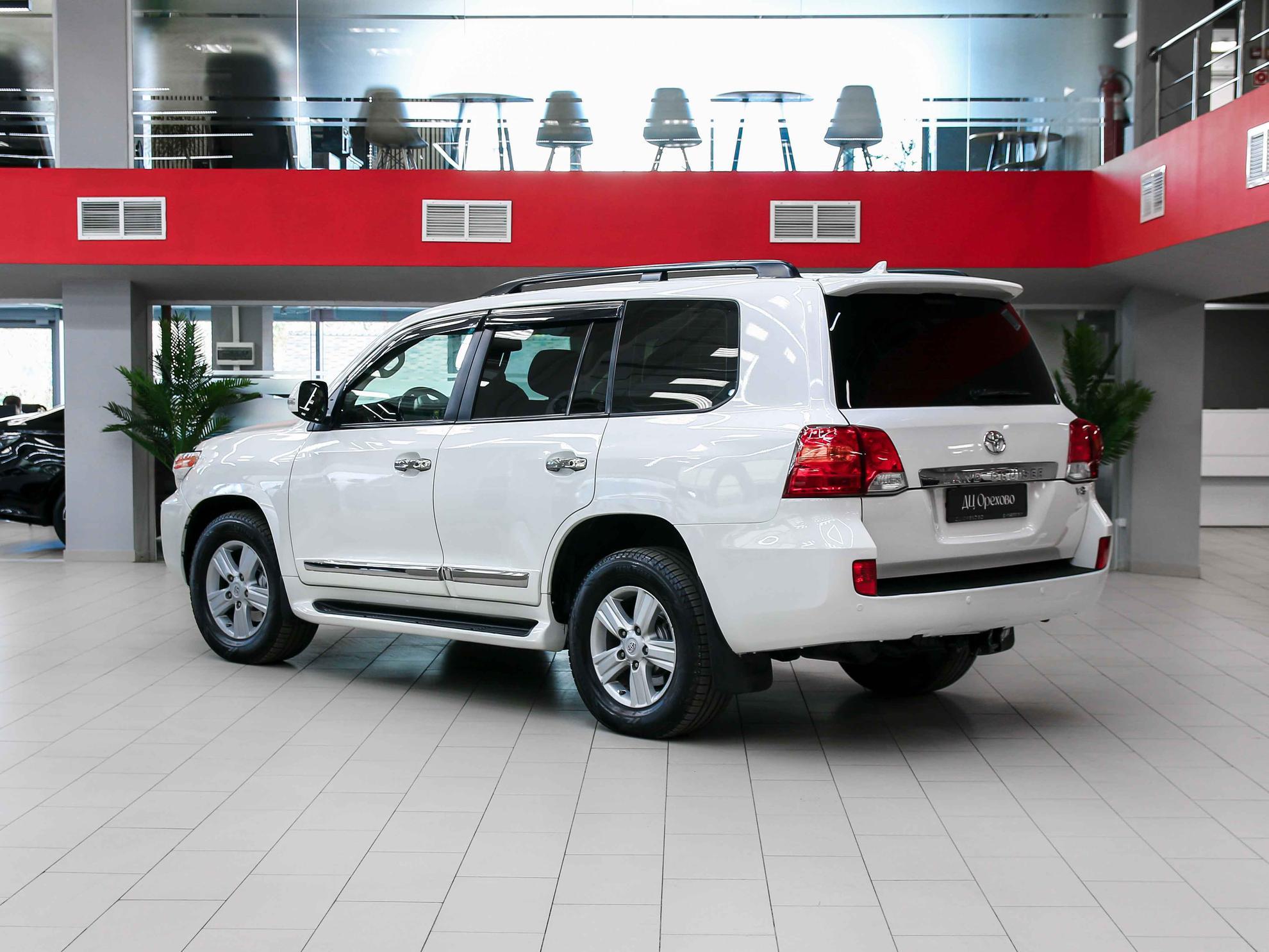 Toyota Land Cruiser 2013, белый, ДЦ Орехово