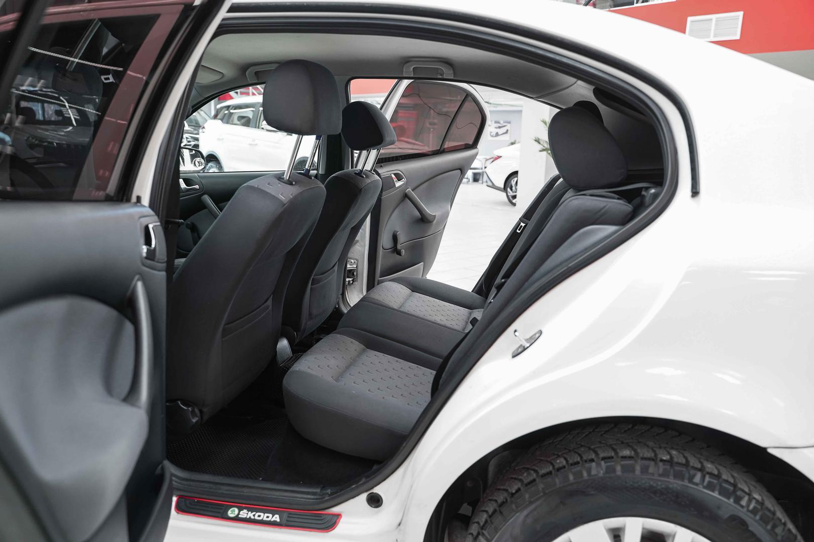 Skoda Octavia 2008, белый, ДЦ Орехово
