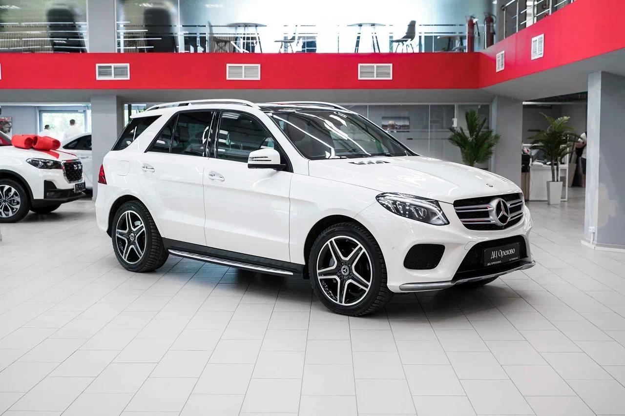 Mercedes-Benz GLE 2015, белый, ДЦ Орехово