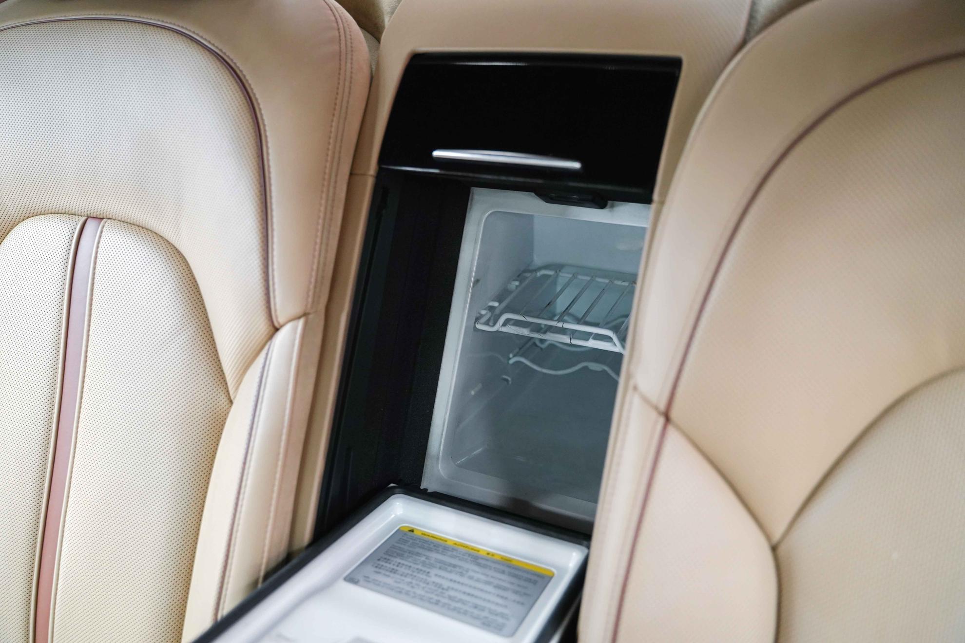 Audi A8 2012, черный, ДЦ Орехово