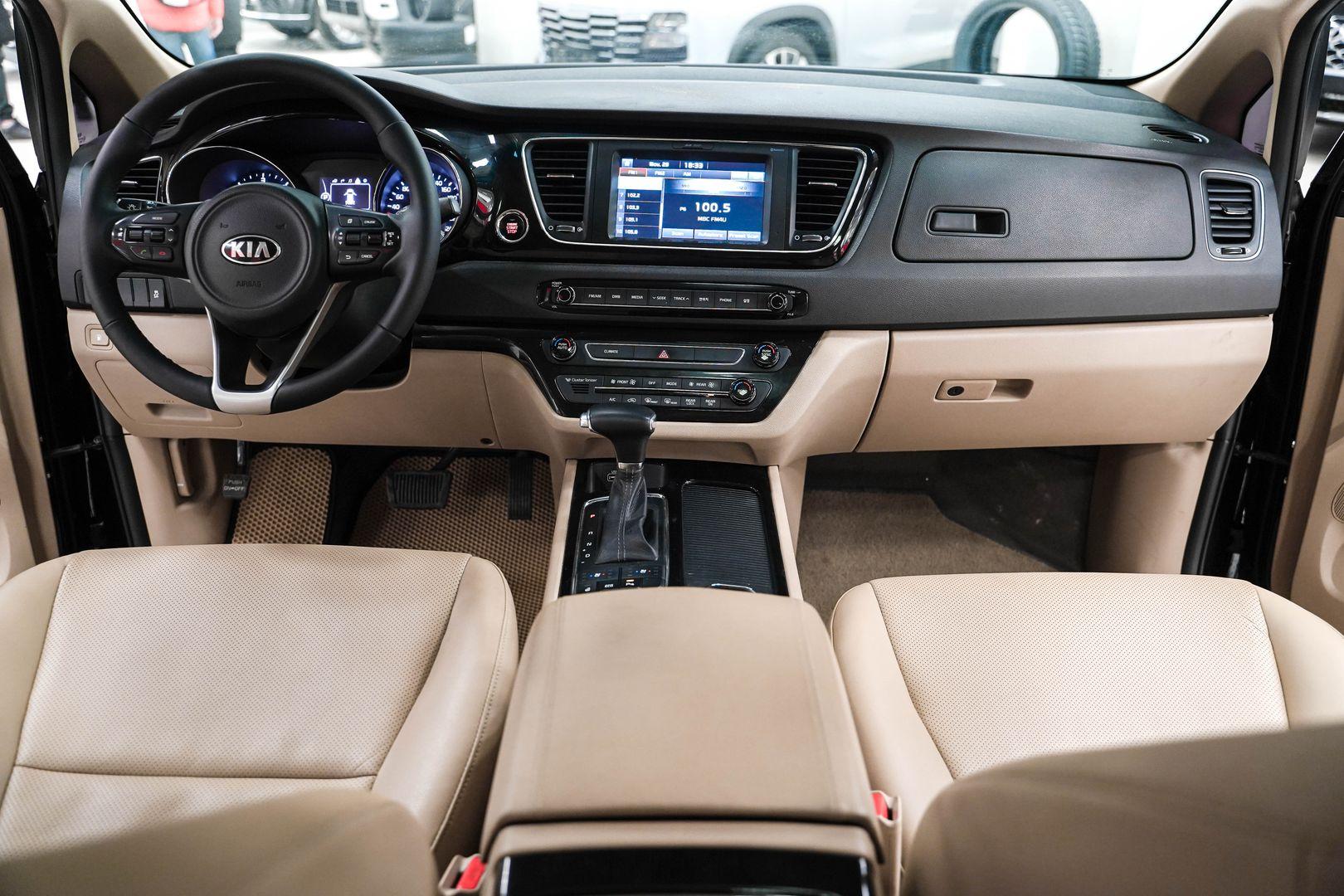 Kia Carnival 2017, черный, ДЦ Орехово
