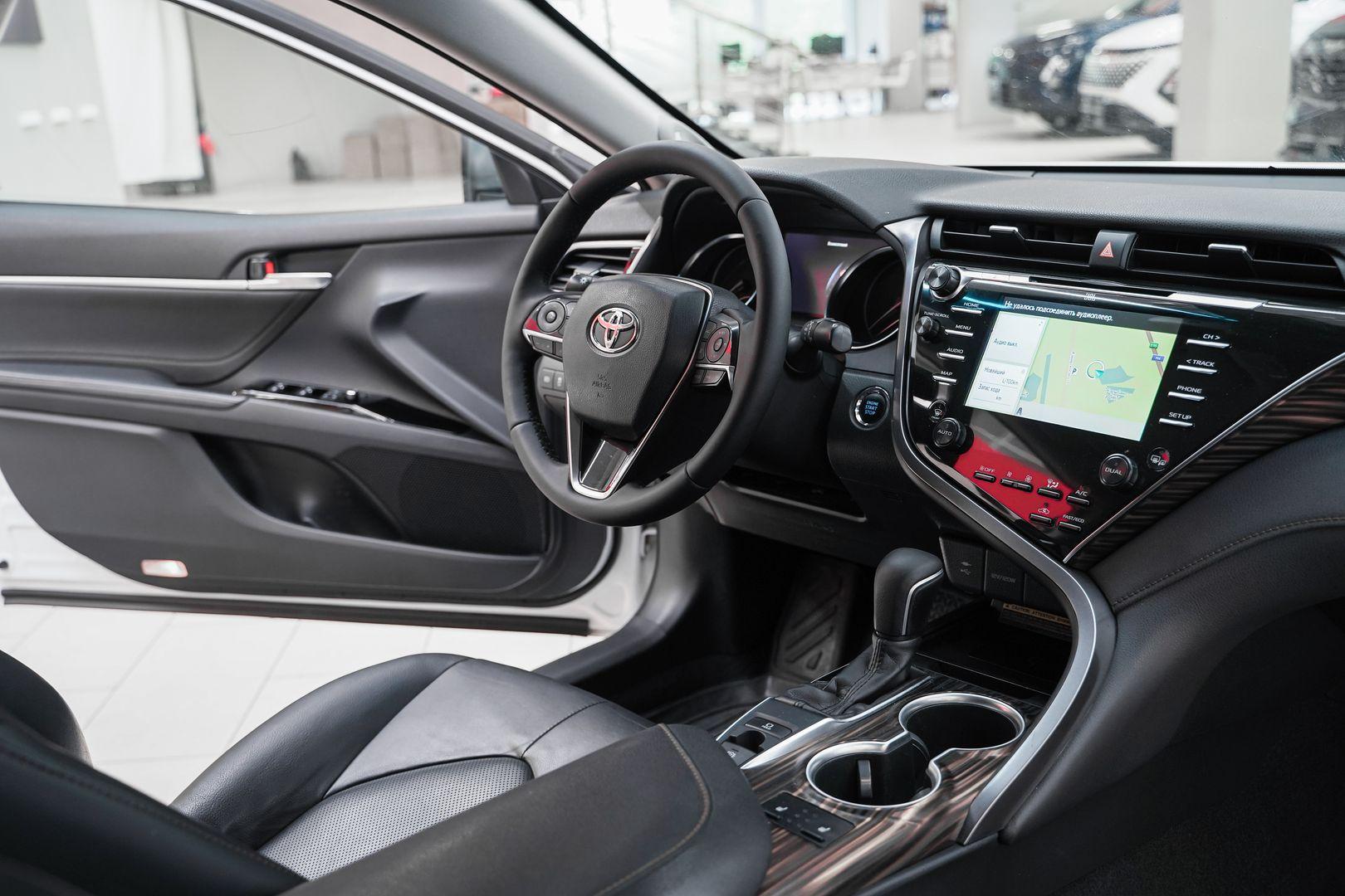 Toyota Camry 2019, белый, ДЦ Орехово