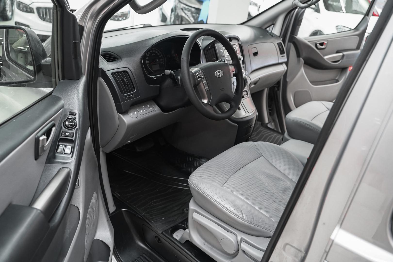 Hyundai Grand Starex 2012, серый, ДЦ Орехово