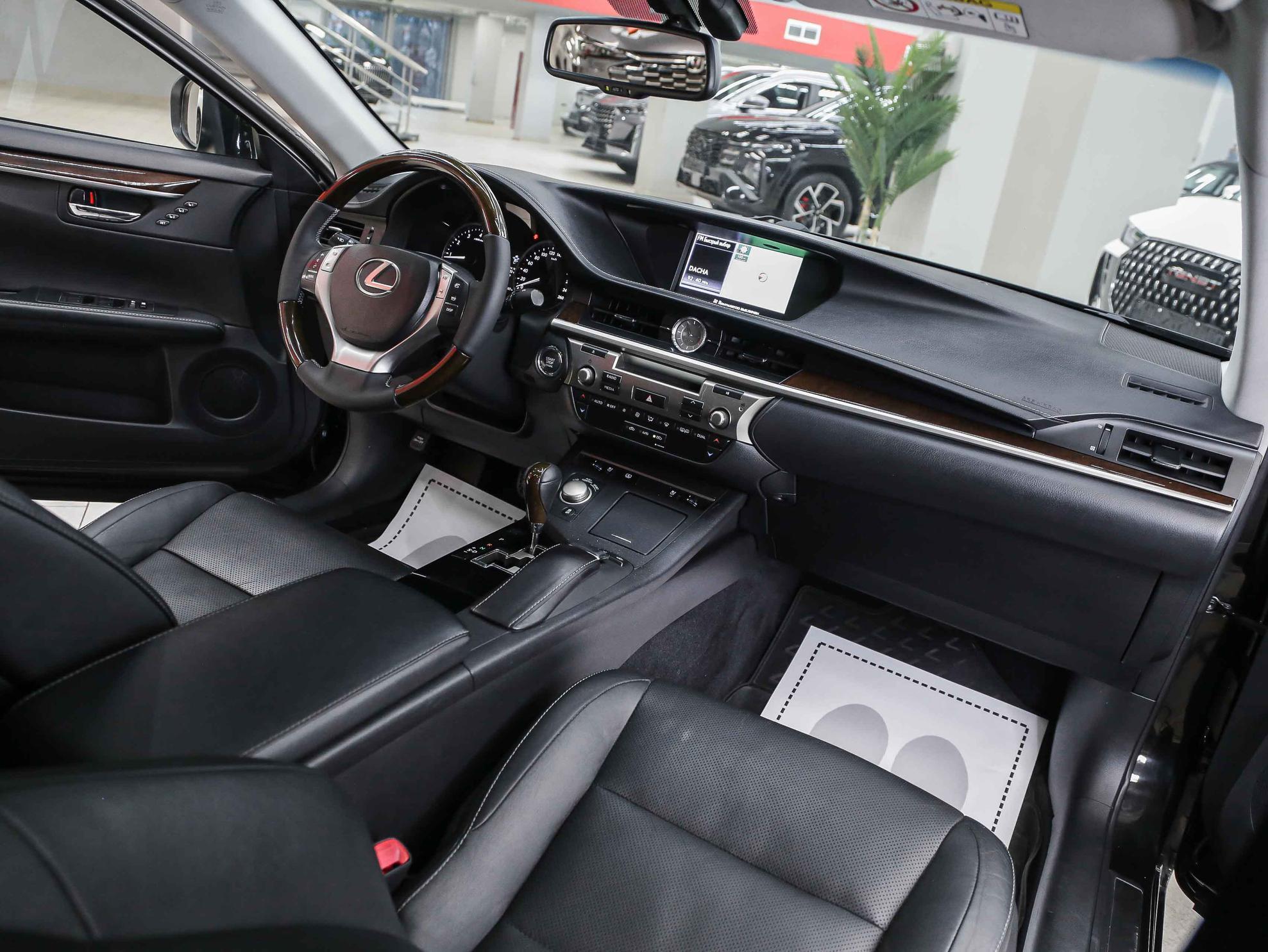 Lexus ES 2014, черный, ДЦ Орехово