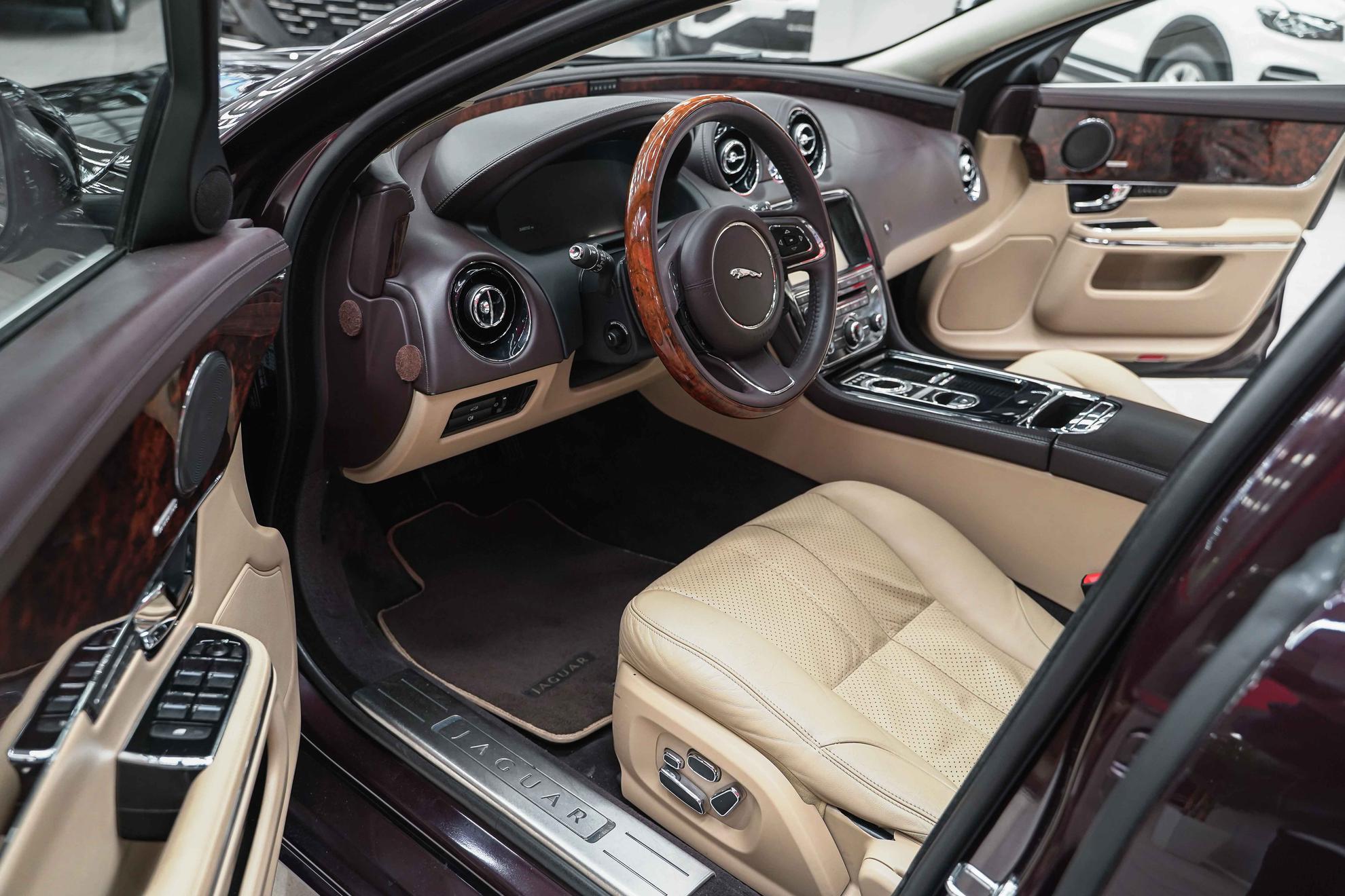 Jaguar XJ 2011, коричневый, ДЦ Орехово