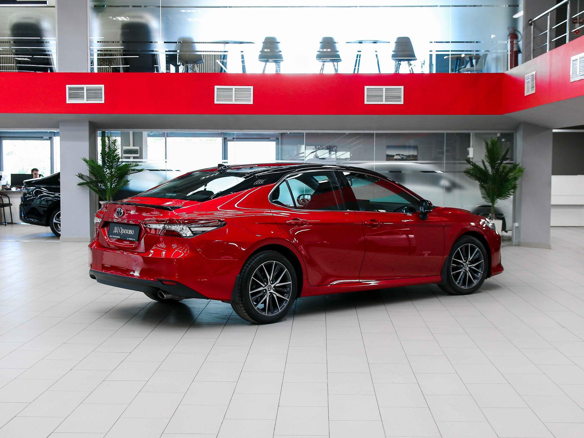 Toyota Camry 2021, красный, ДЦ Орехово