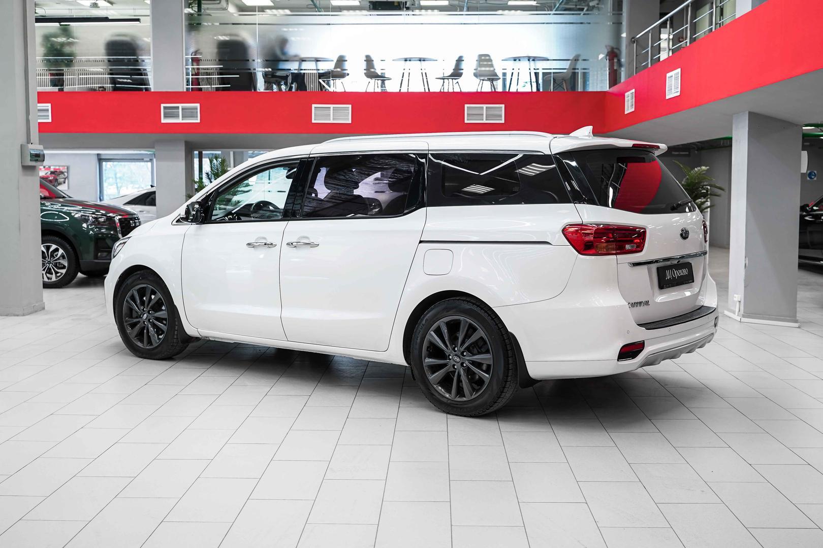 Kia Carnival 2018, белый, ДЦ Орехово
