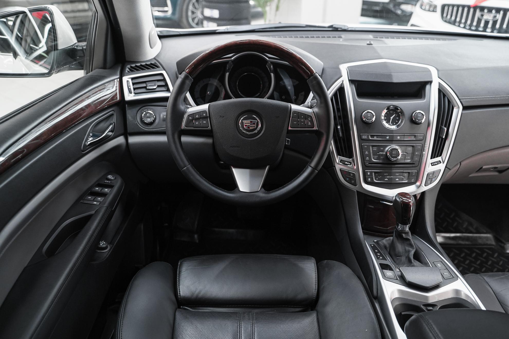 Cadillac SRX 2011, белый, ДЦ Орехово