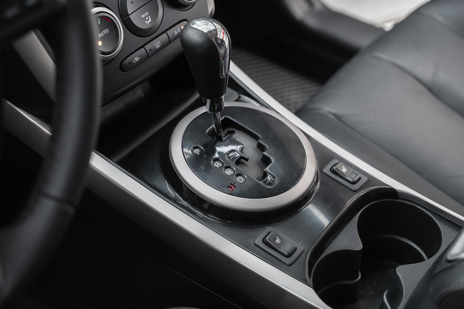 Mazda CX-7 2011, белый, ДЦ Орехово