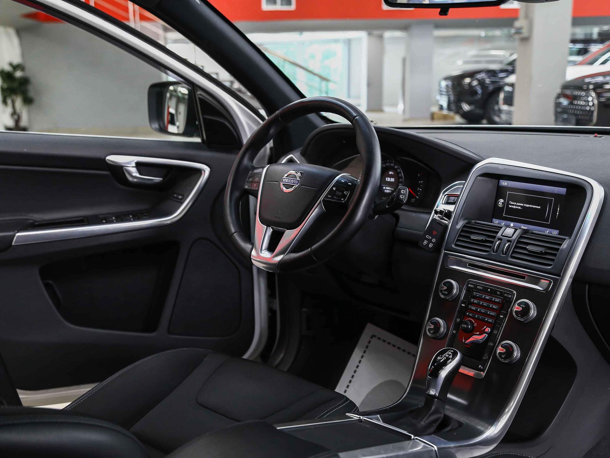 Volvo XC60 2015, белый, ДЦ Орехово
