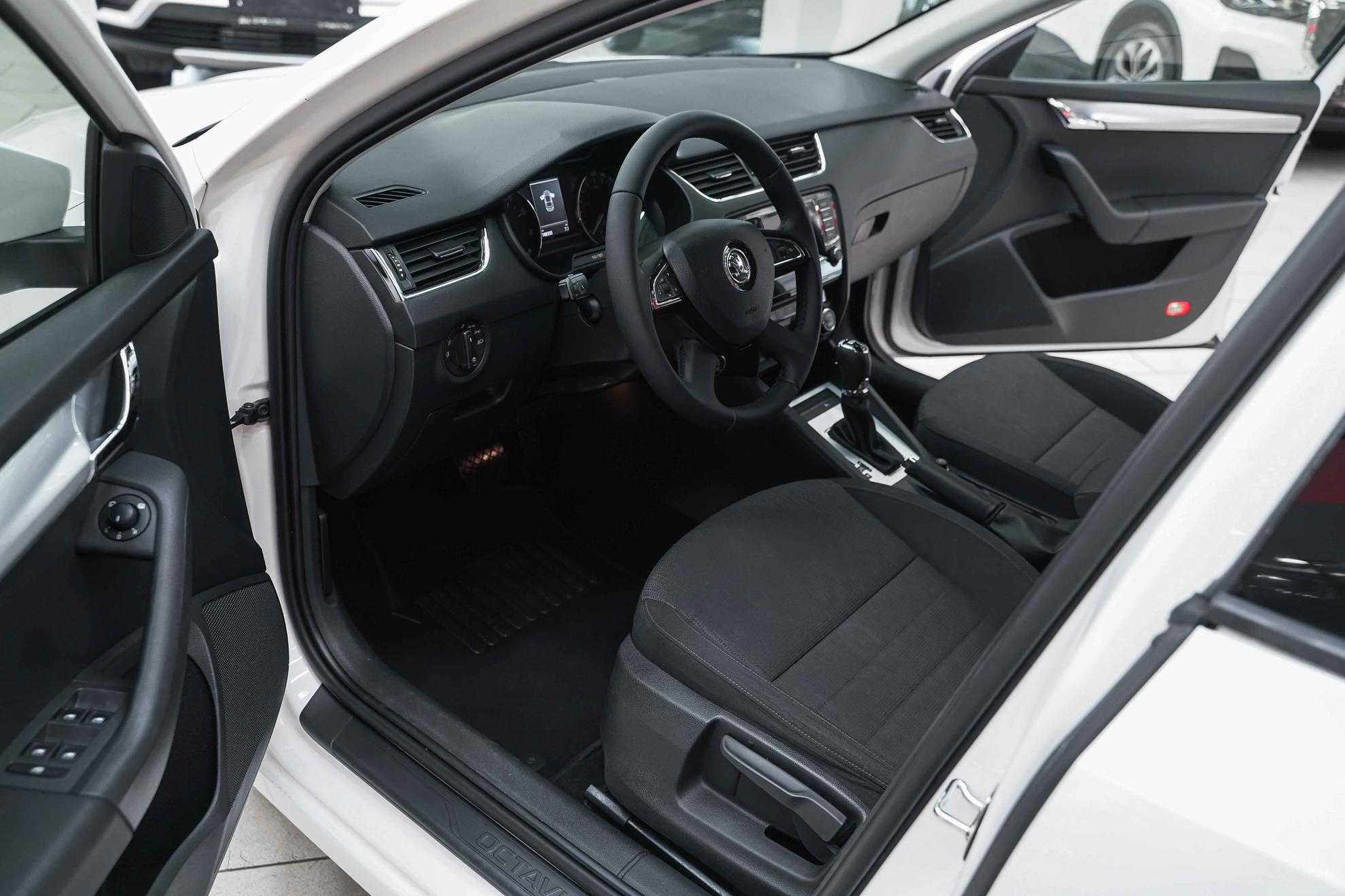 Skoda Octavia 2014, белый, ДЦ Орехово